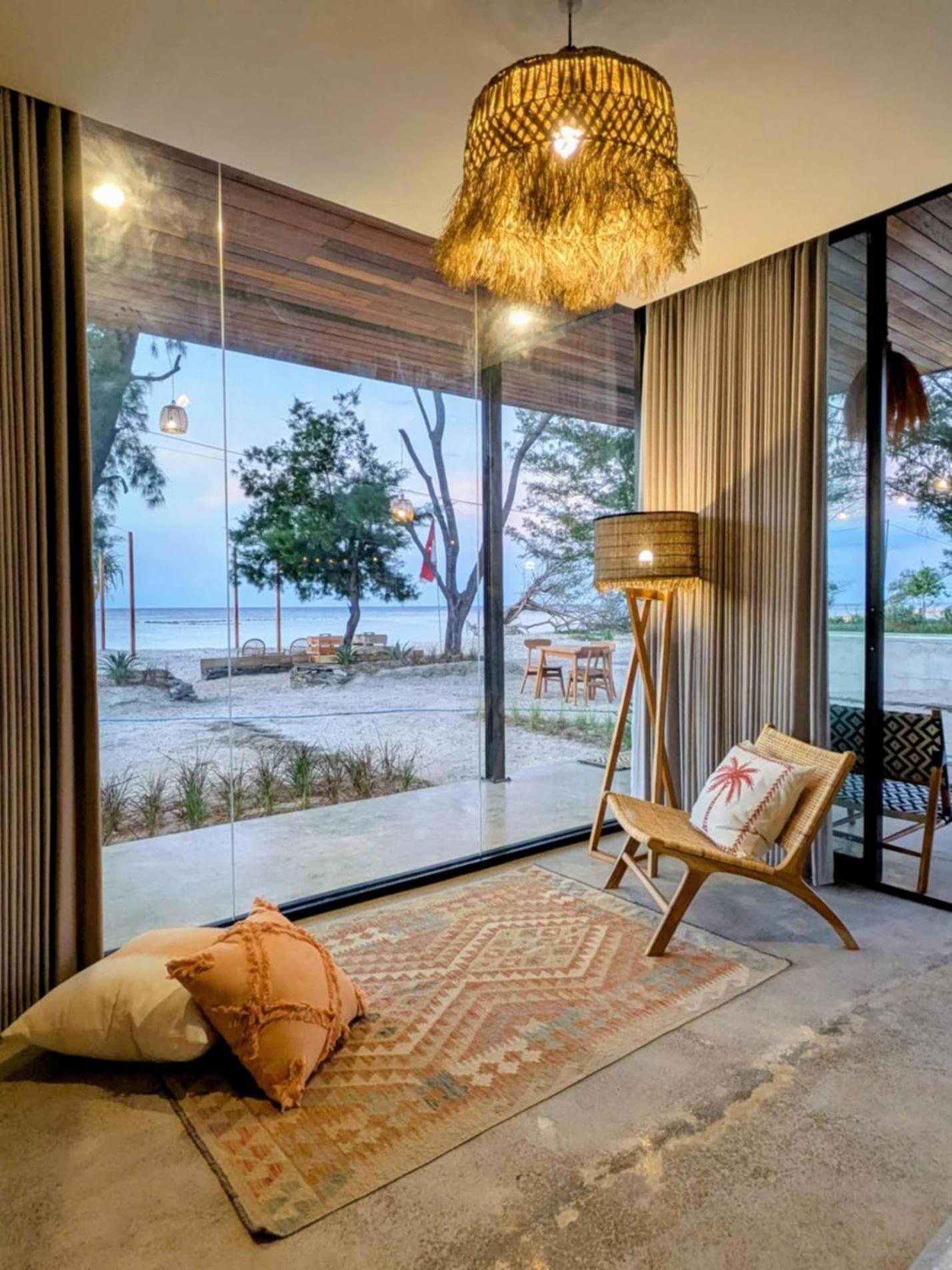 Bungalow - Water Front  photo 1