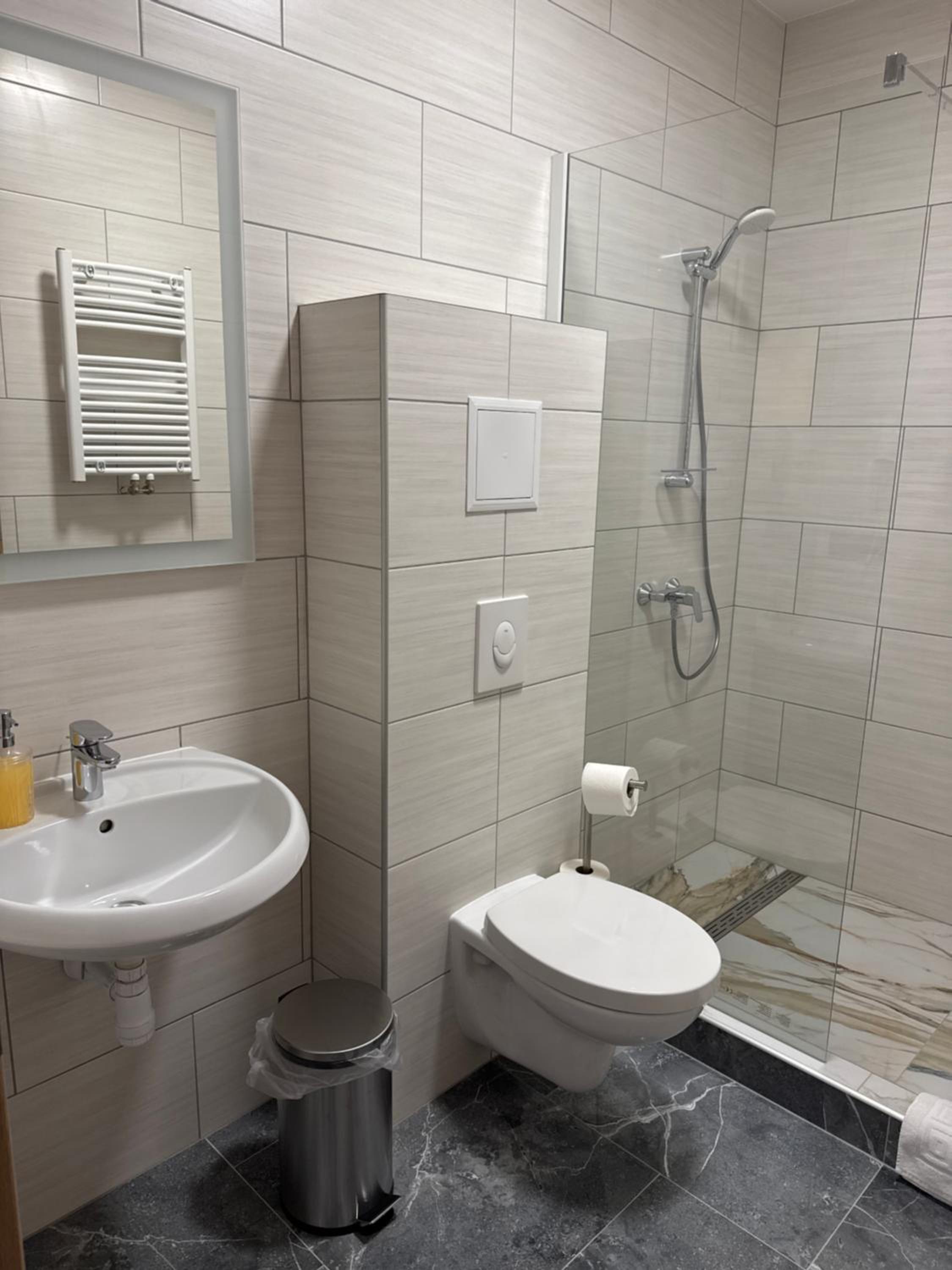 Twin Room - Photo 4
