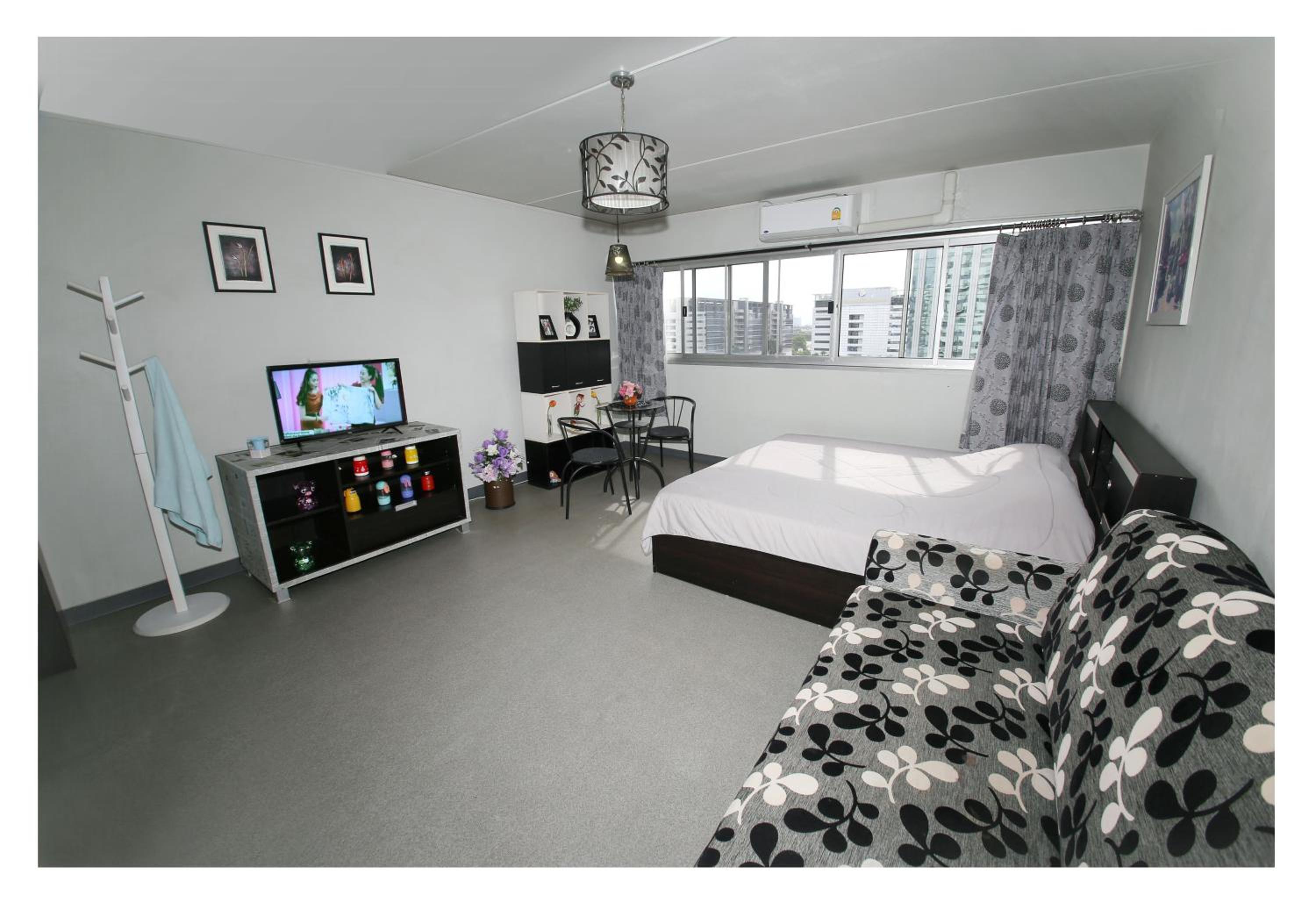 Deluxe Room (2 Adults + 1 Child) photo 1
