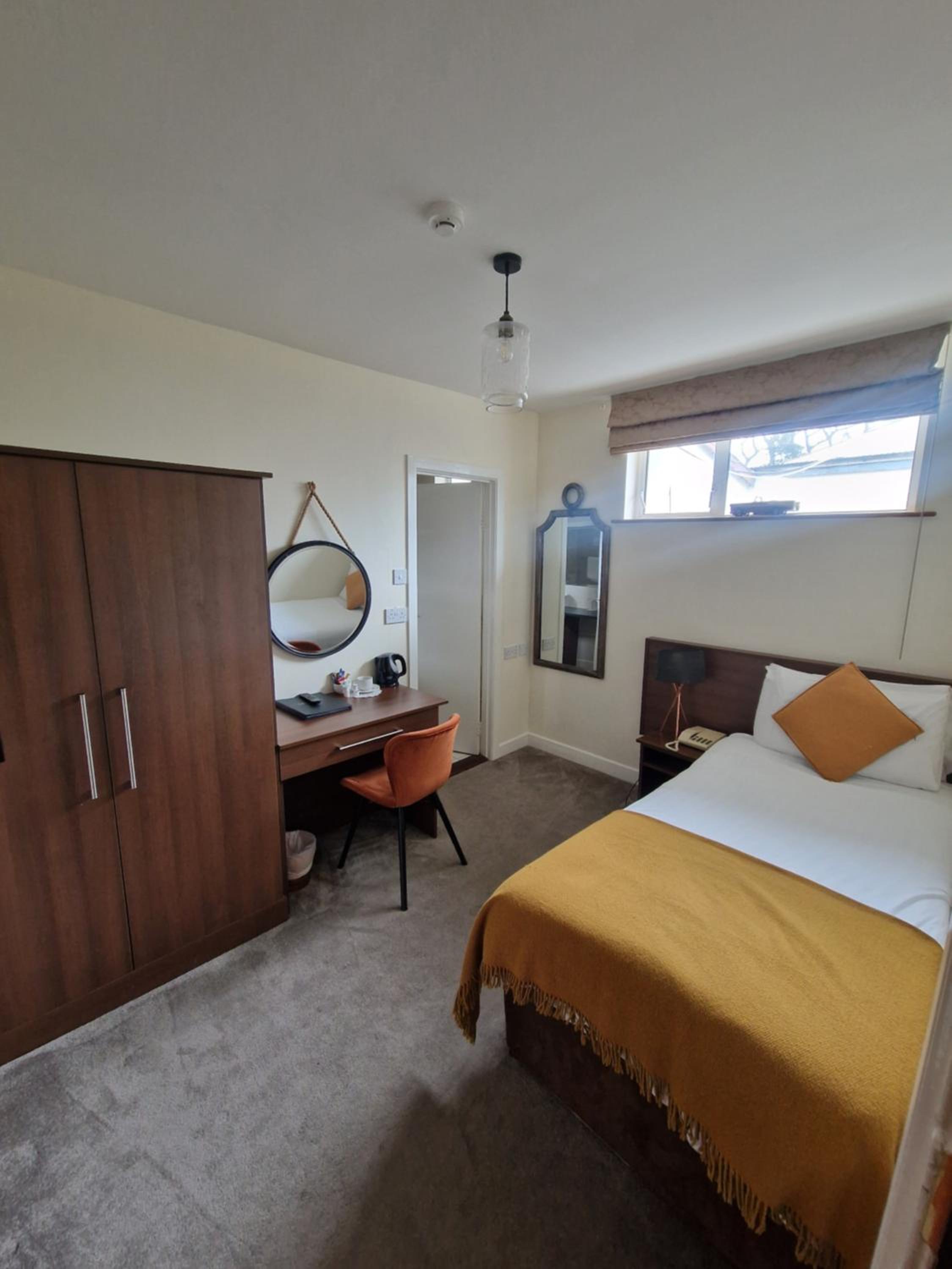 Single Room photo 2