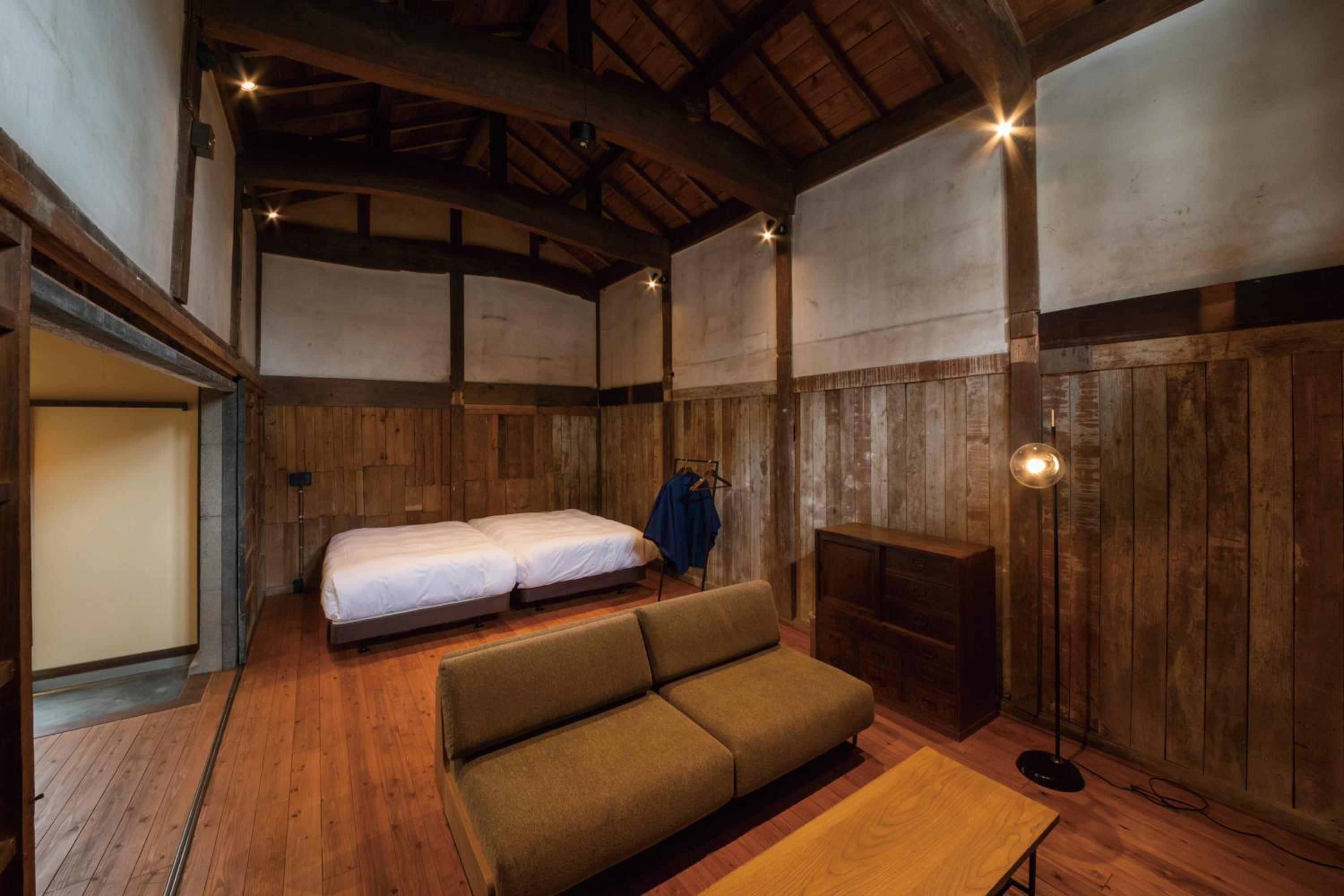 Twin Room with Bathroom - Photo 2