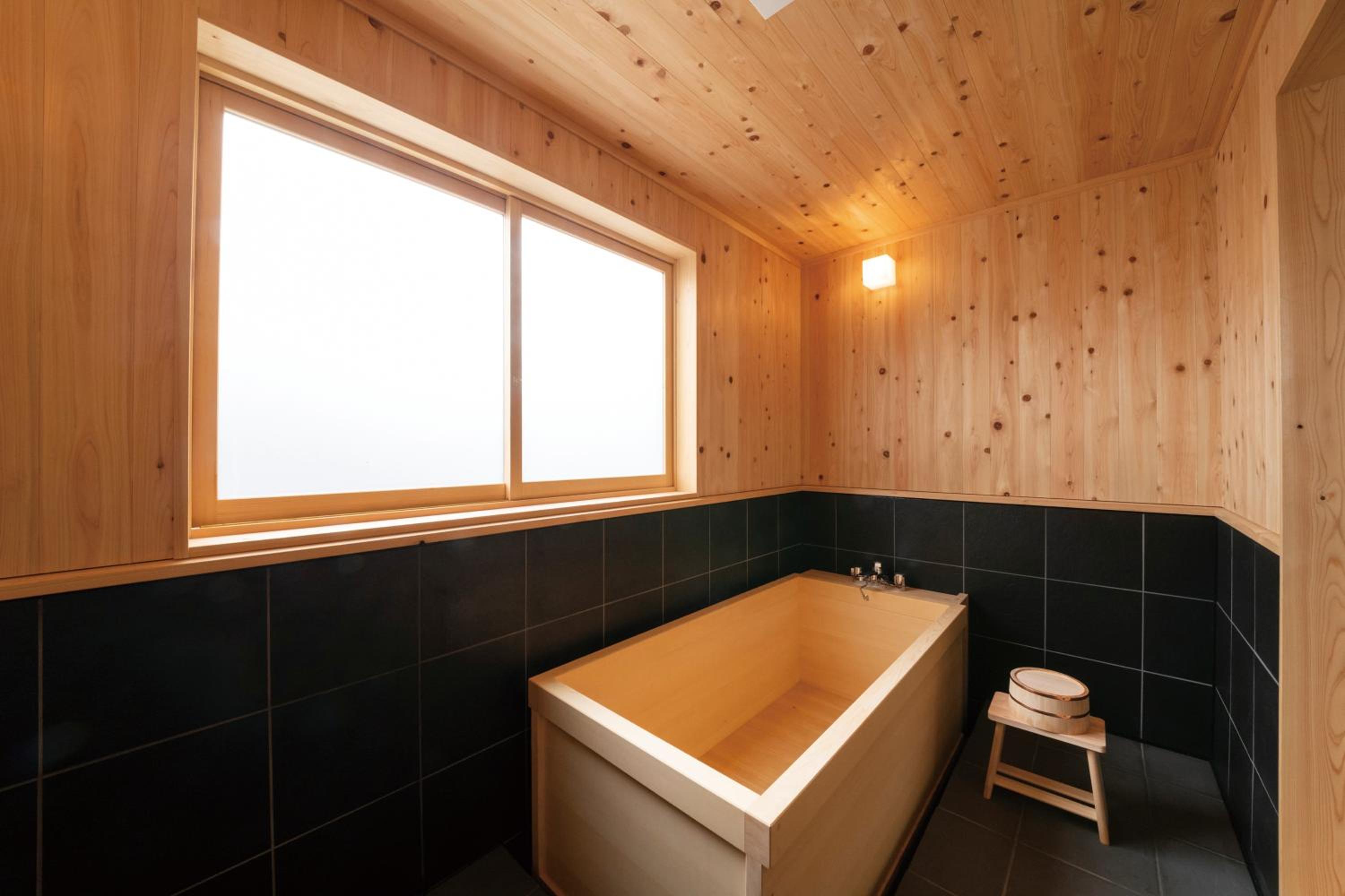 Twin Room with Bathroom - Photo 3