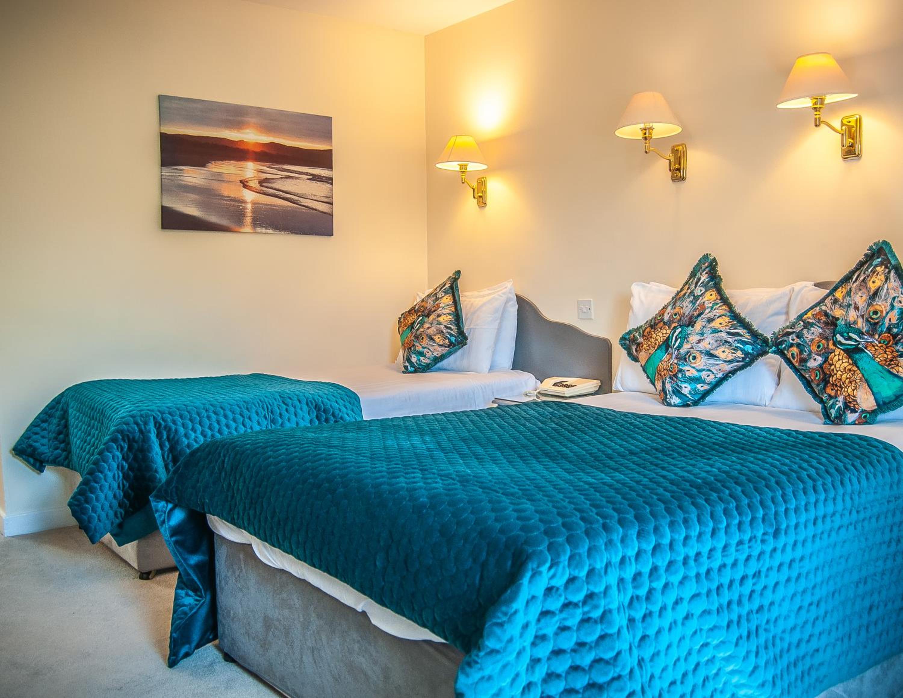 Triple Room (1 Double Bed + 1 Single Bed) - Photo 2