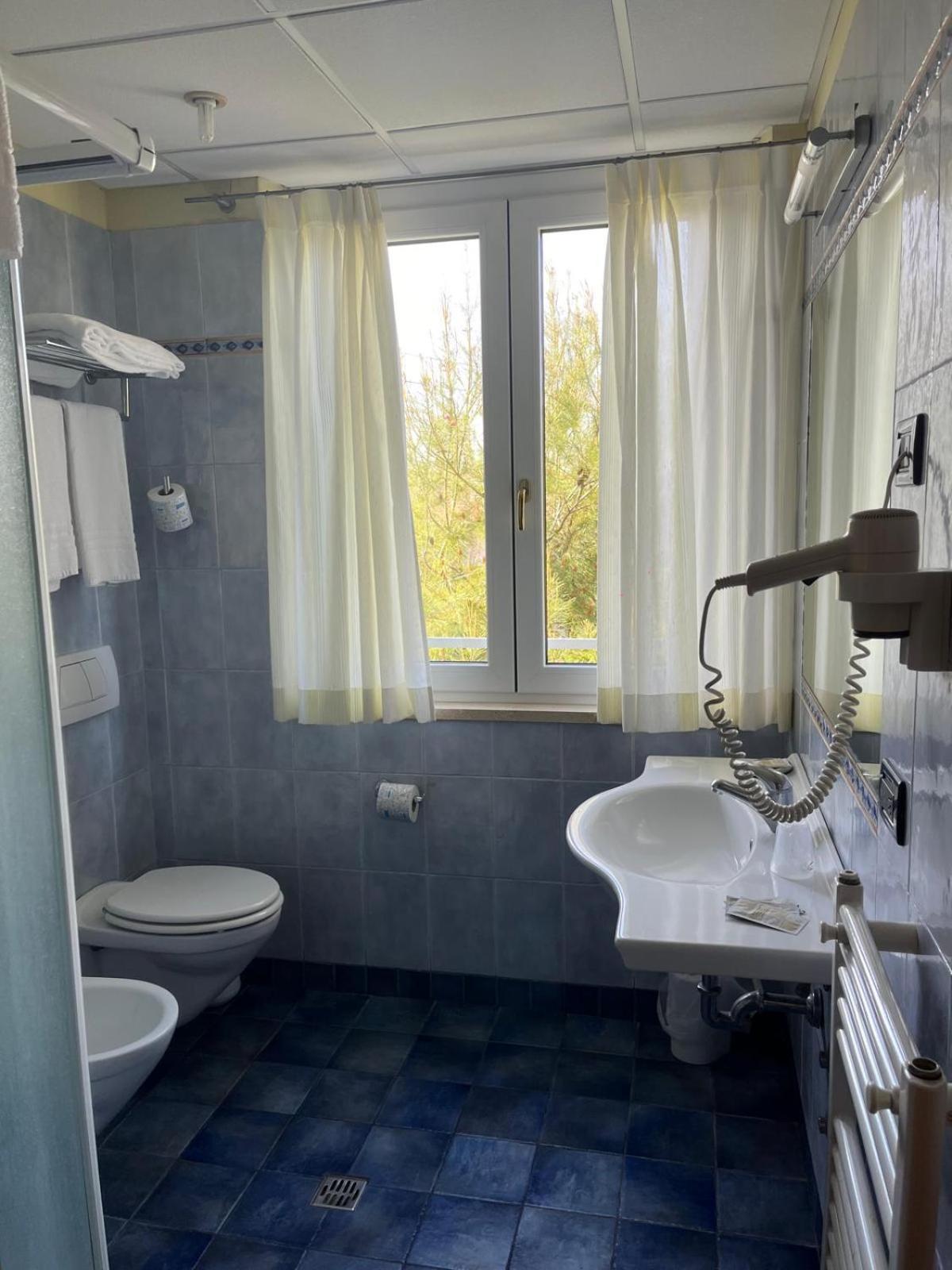 Standard Triple Room photo 3