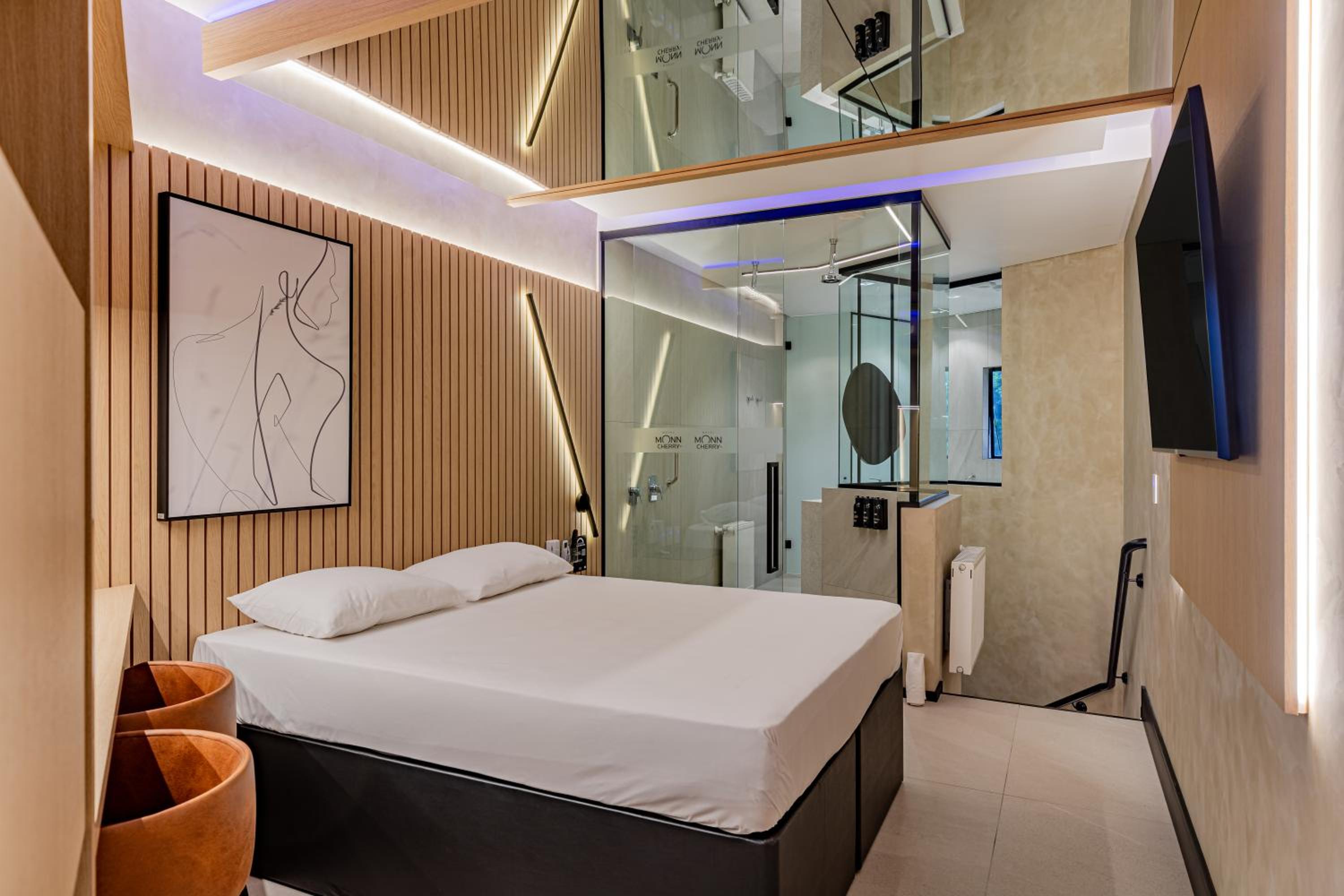 Queen Suite with Spa Bath