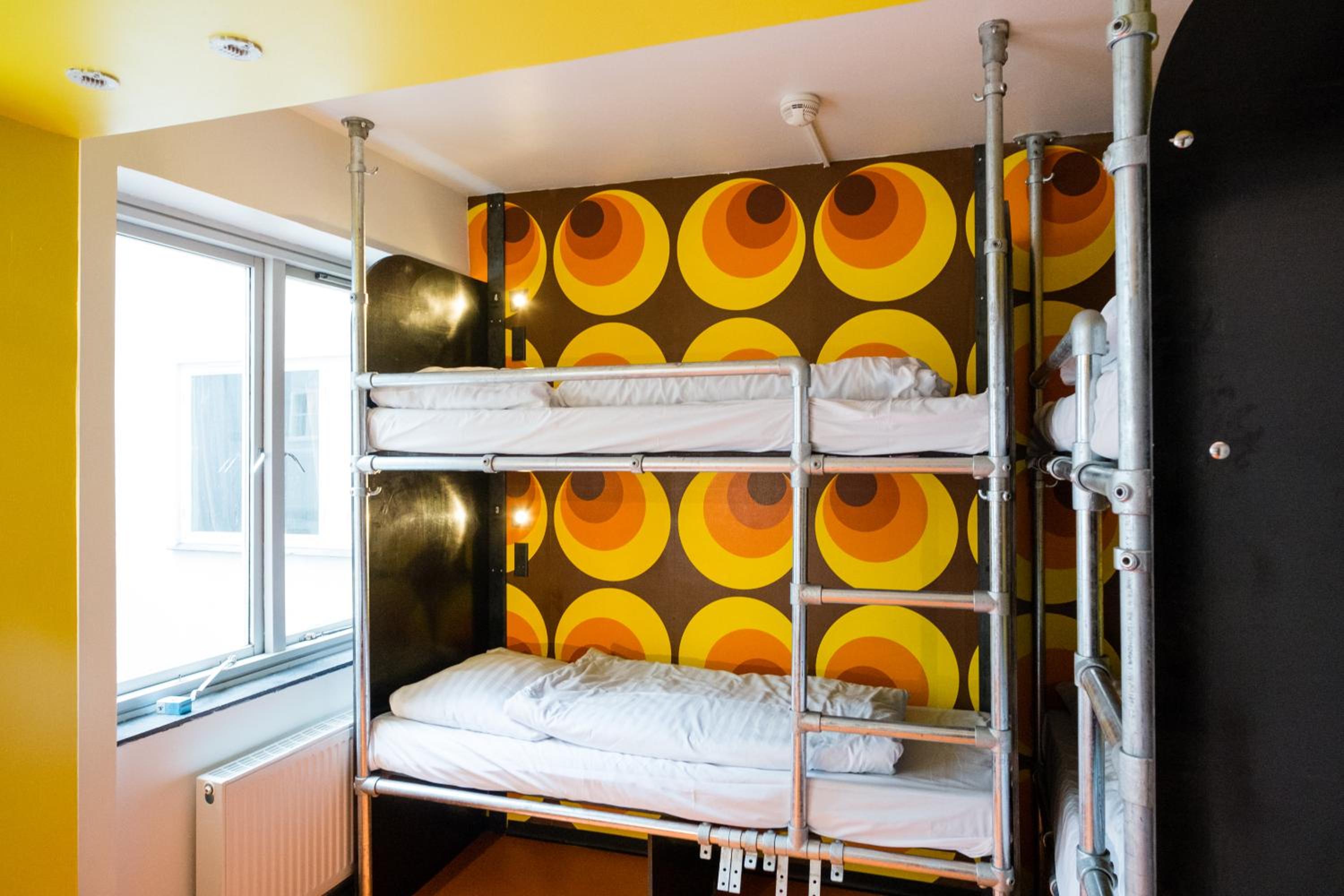6 Bed Private Room thumbnail 6