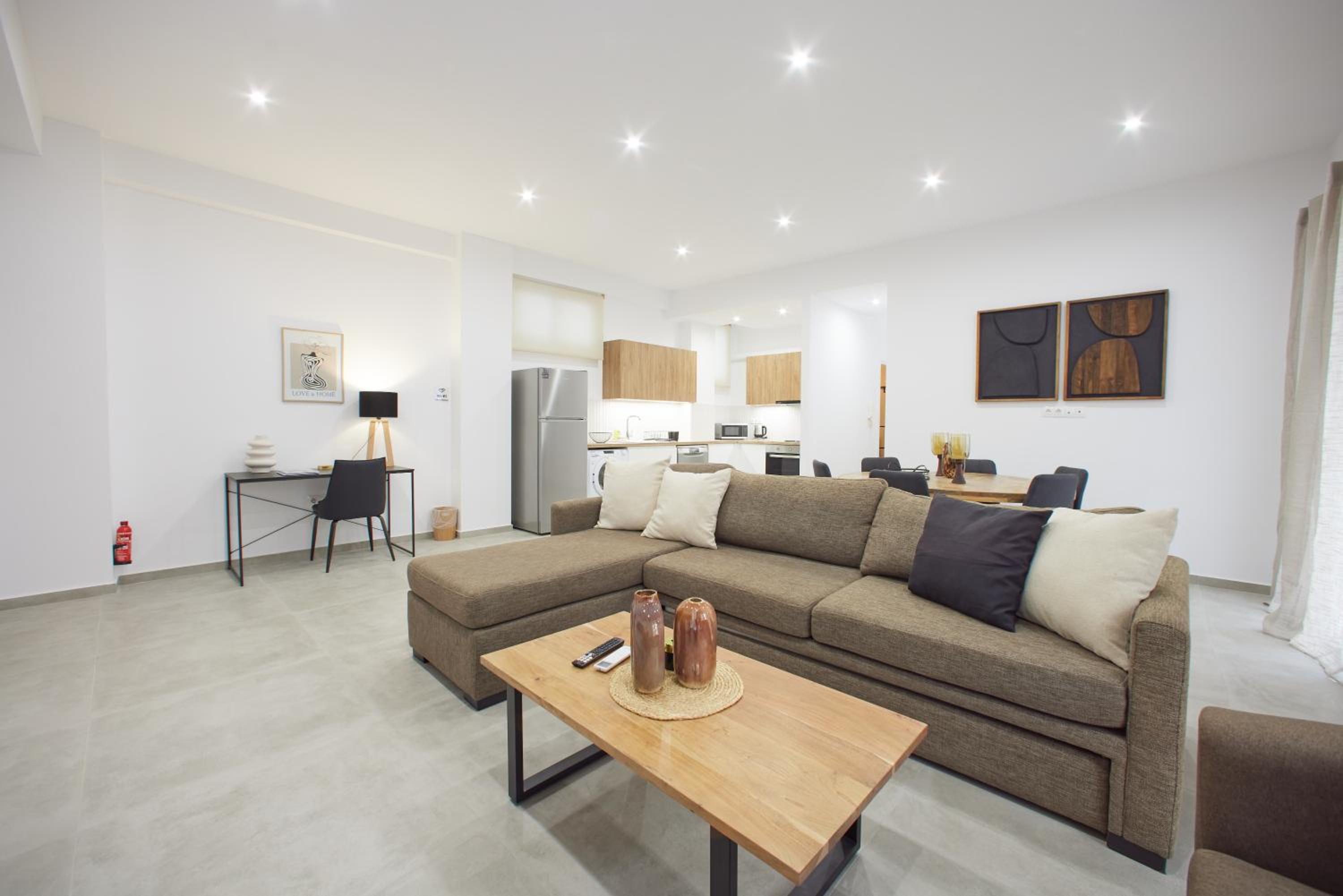 Three-Bedroom Apartment with Balcony photo 1