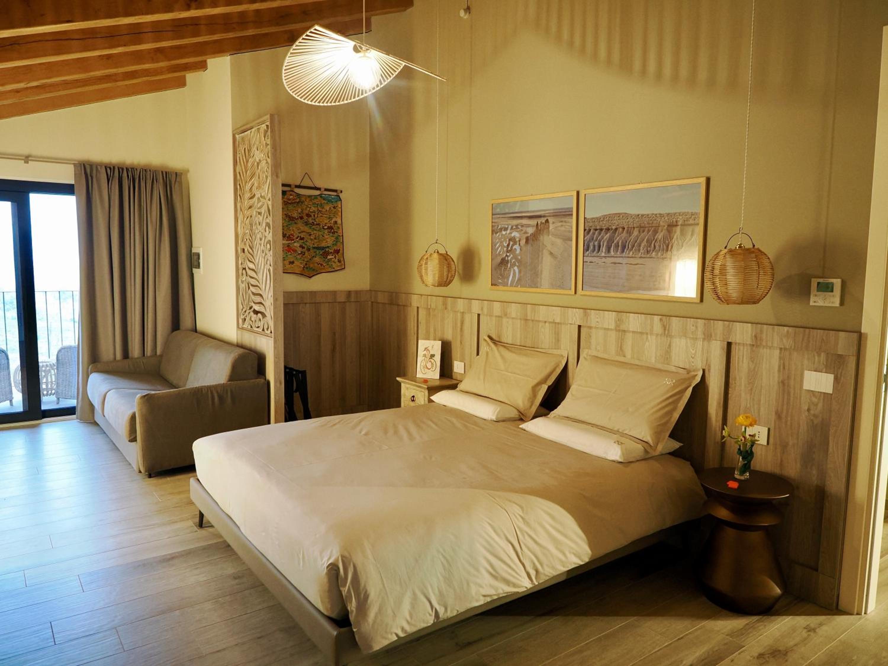 Deluxe Double Room with Balcony photo 1