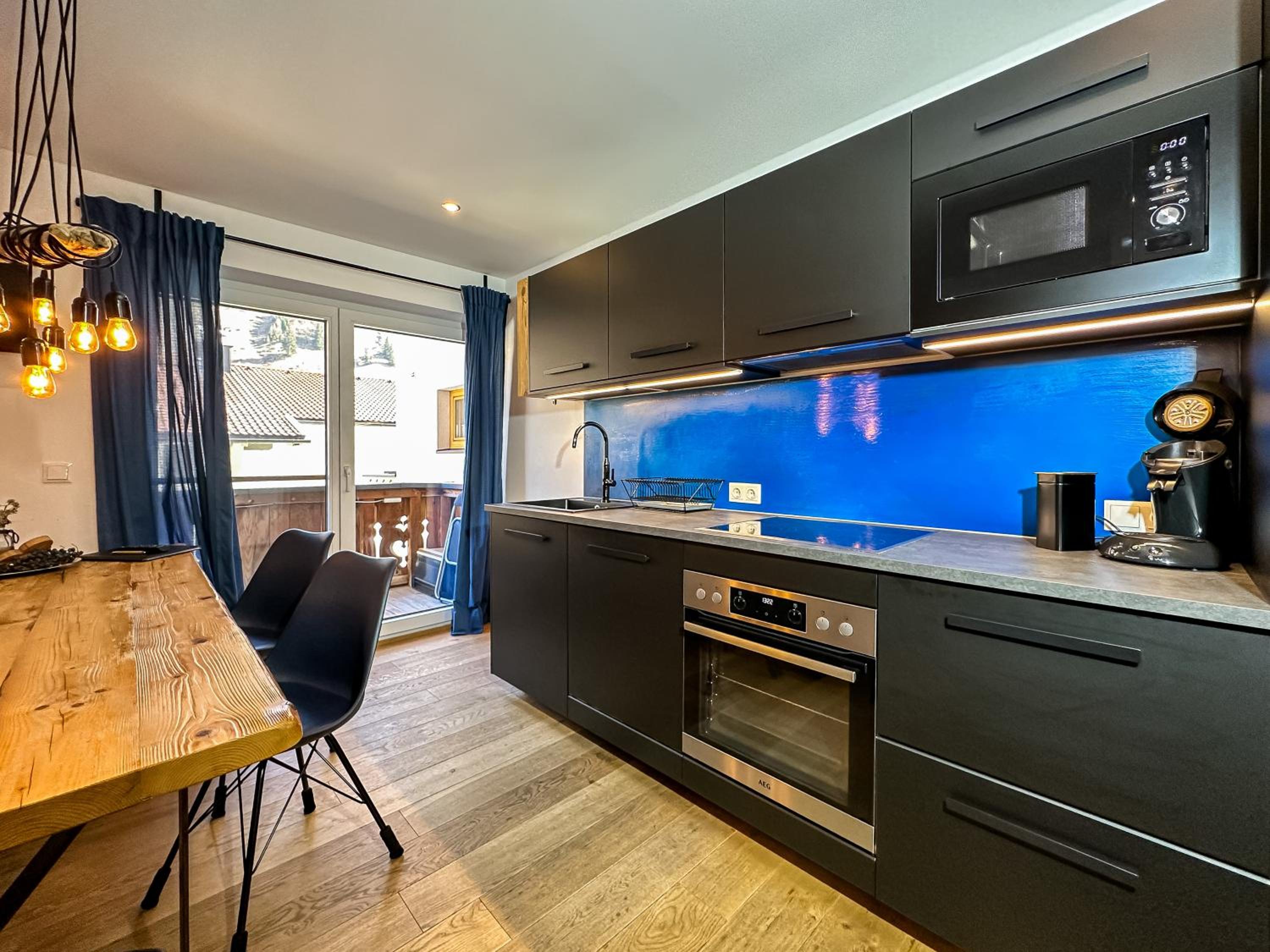 Two-Bedroom Apartment with Mountain View