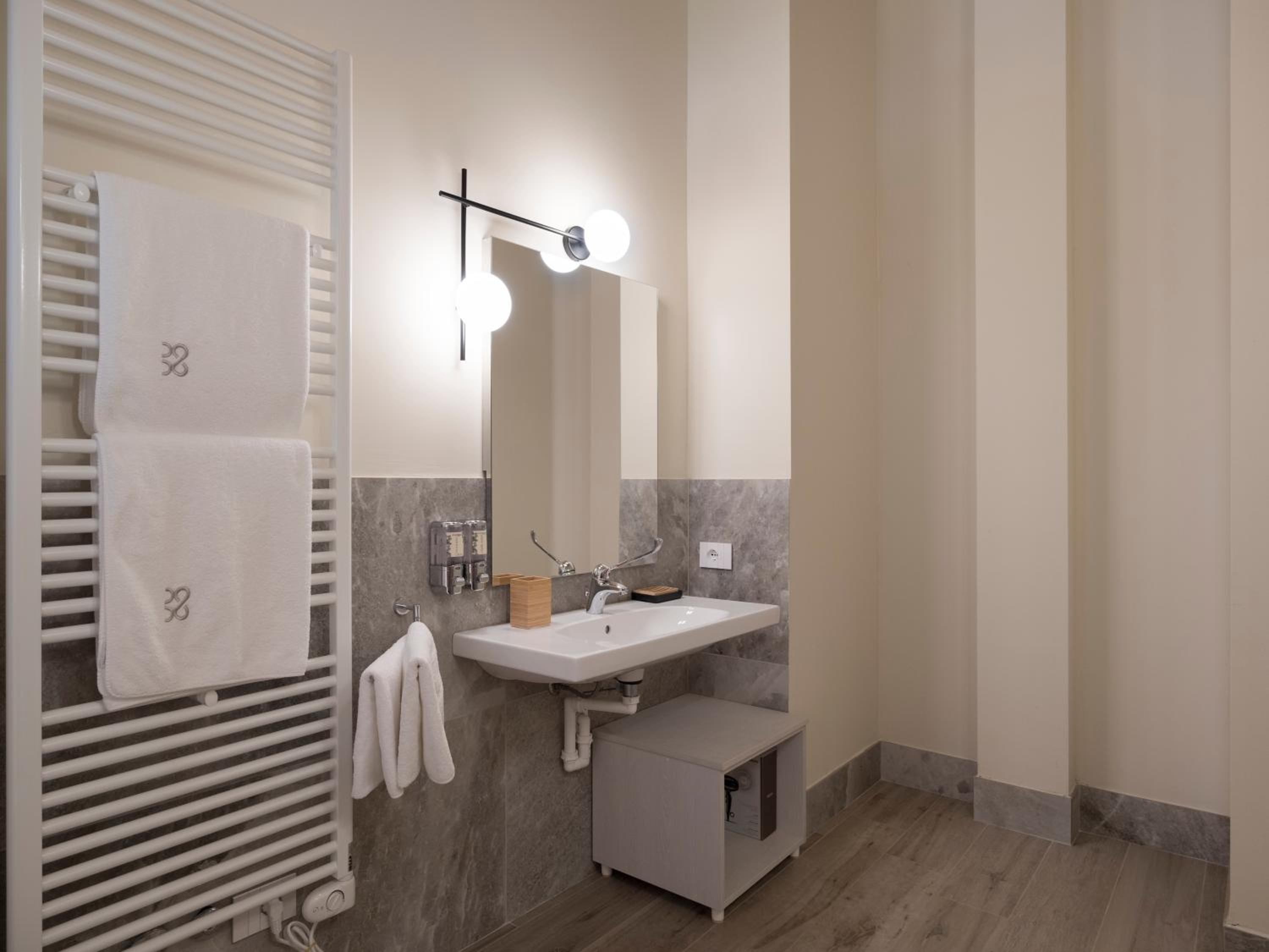 Double Room - Disability Access photo 3