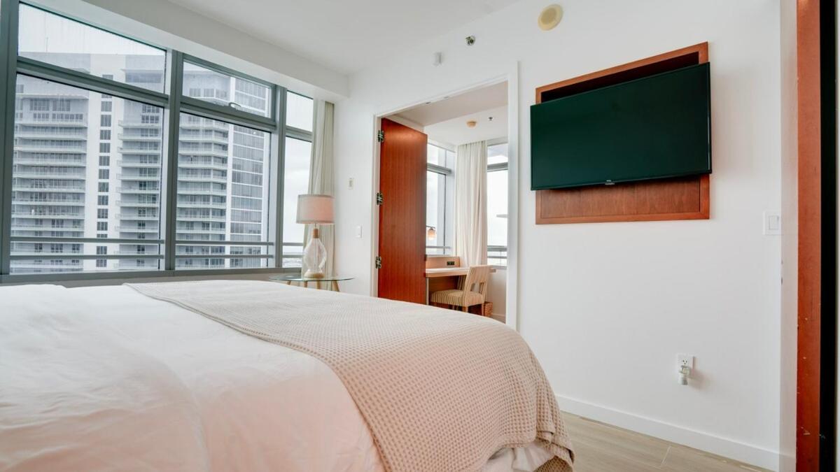 One-Bedroom Apartment with Balcony and Sea View photo 3