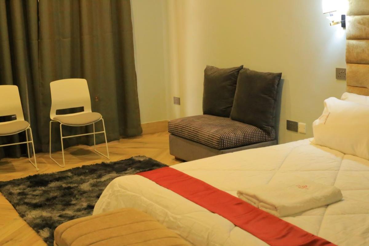 Deluxe King Suite photo 2