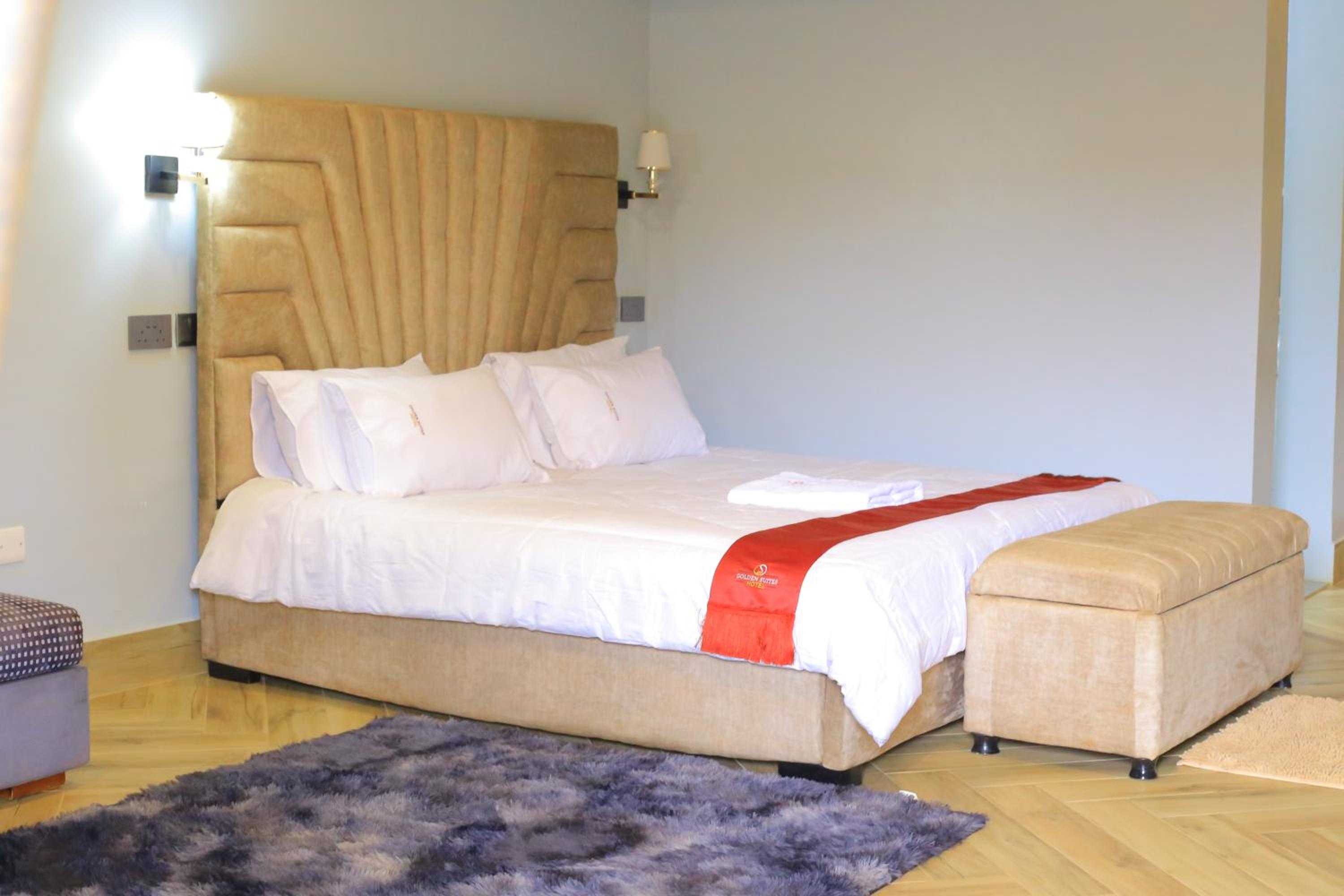 Deluxe King Suite photo 1