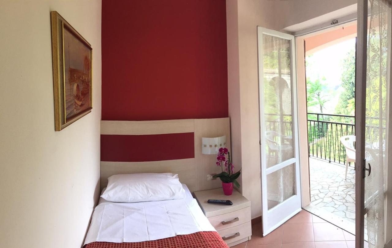 Single Room with Partial Lake View