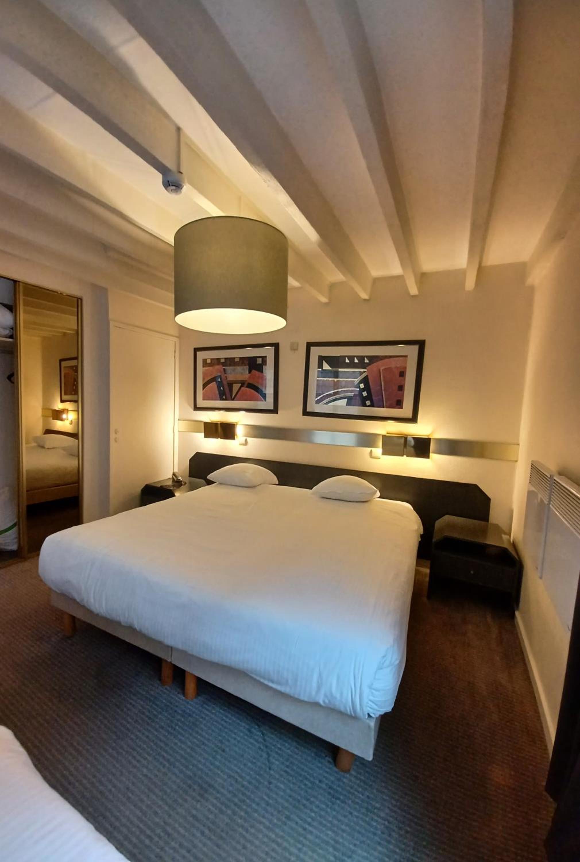 Quadruple Room with Private Bathroom - Photo 1