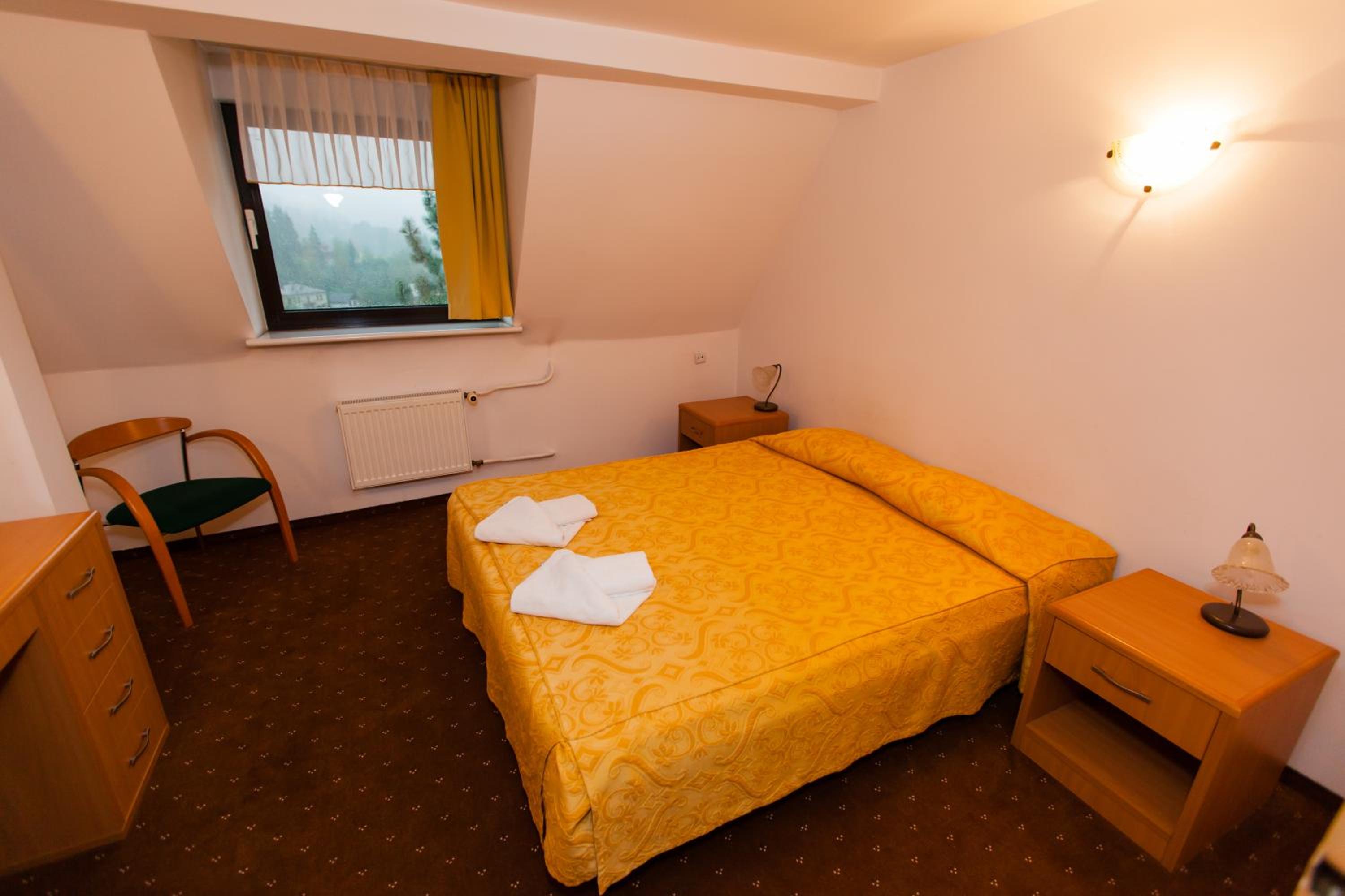 Double or Twin Room - Photo 3