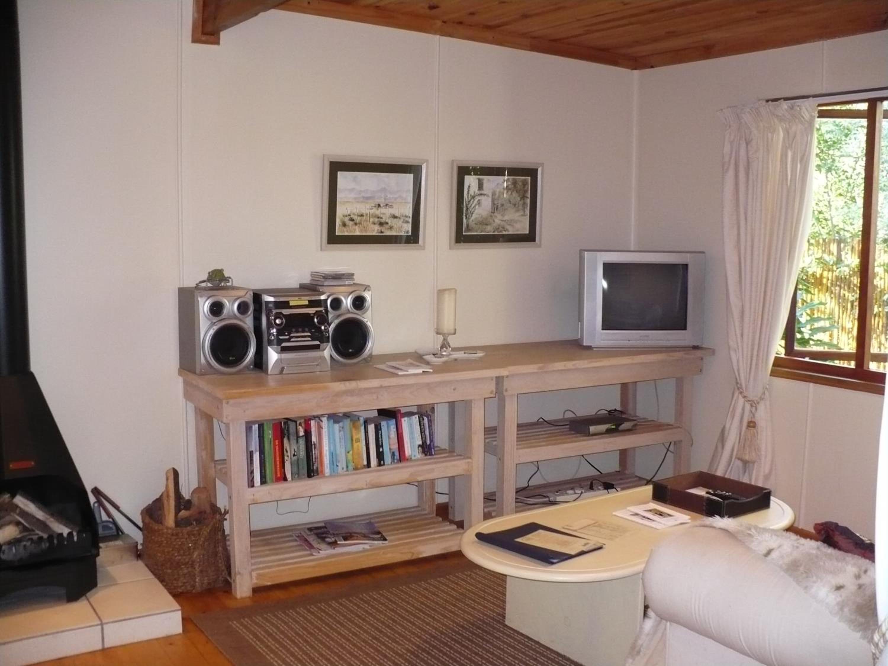 Cottage with Garden View - Photo 3
