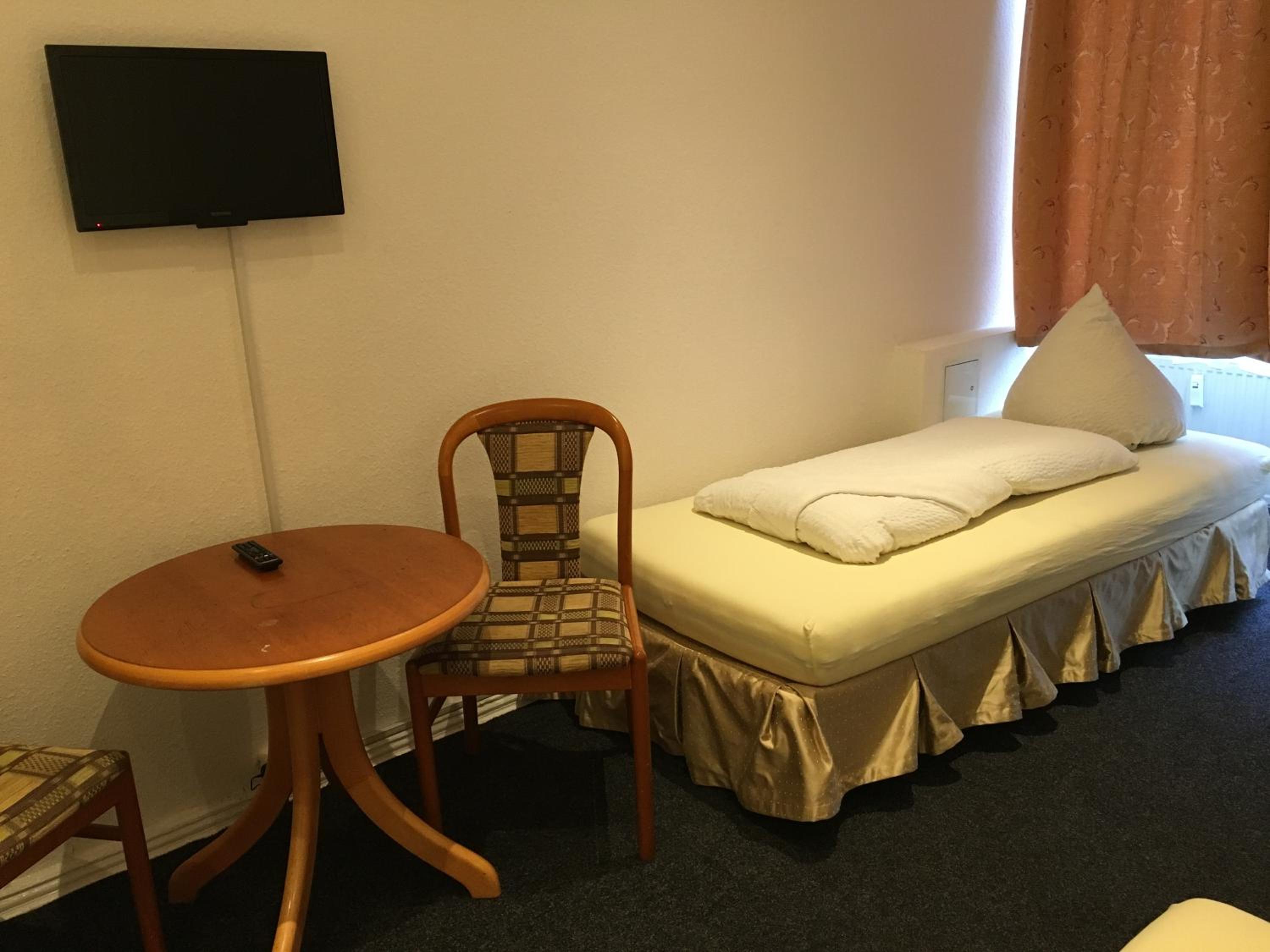 Triple Room with Private Bathroom photo 2