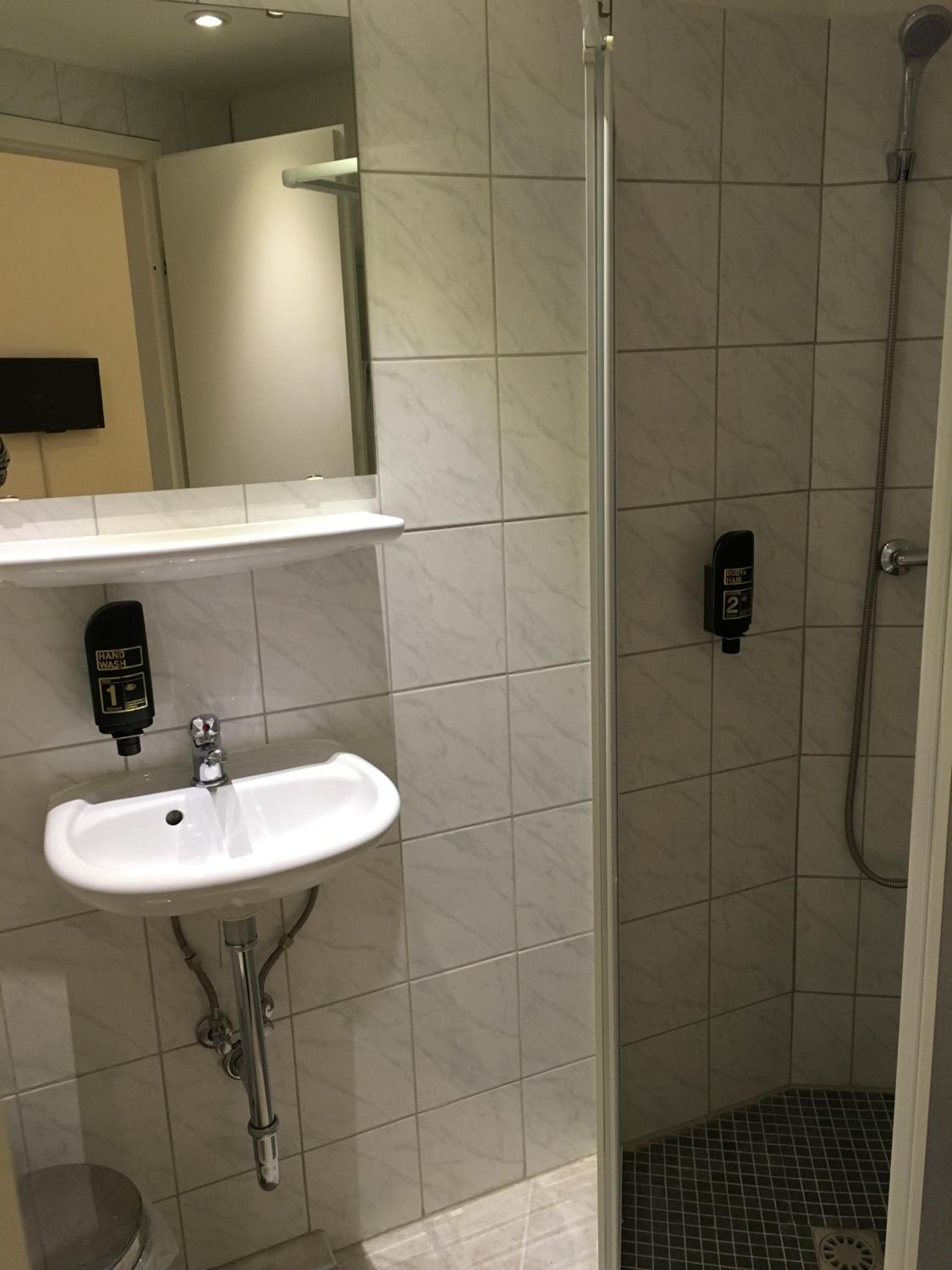 Triple Room with Private Bathroom photo 3