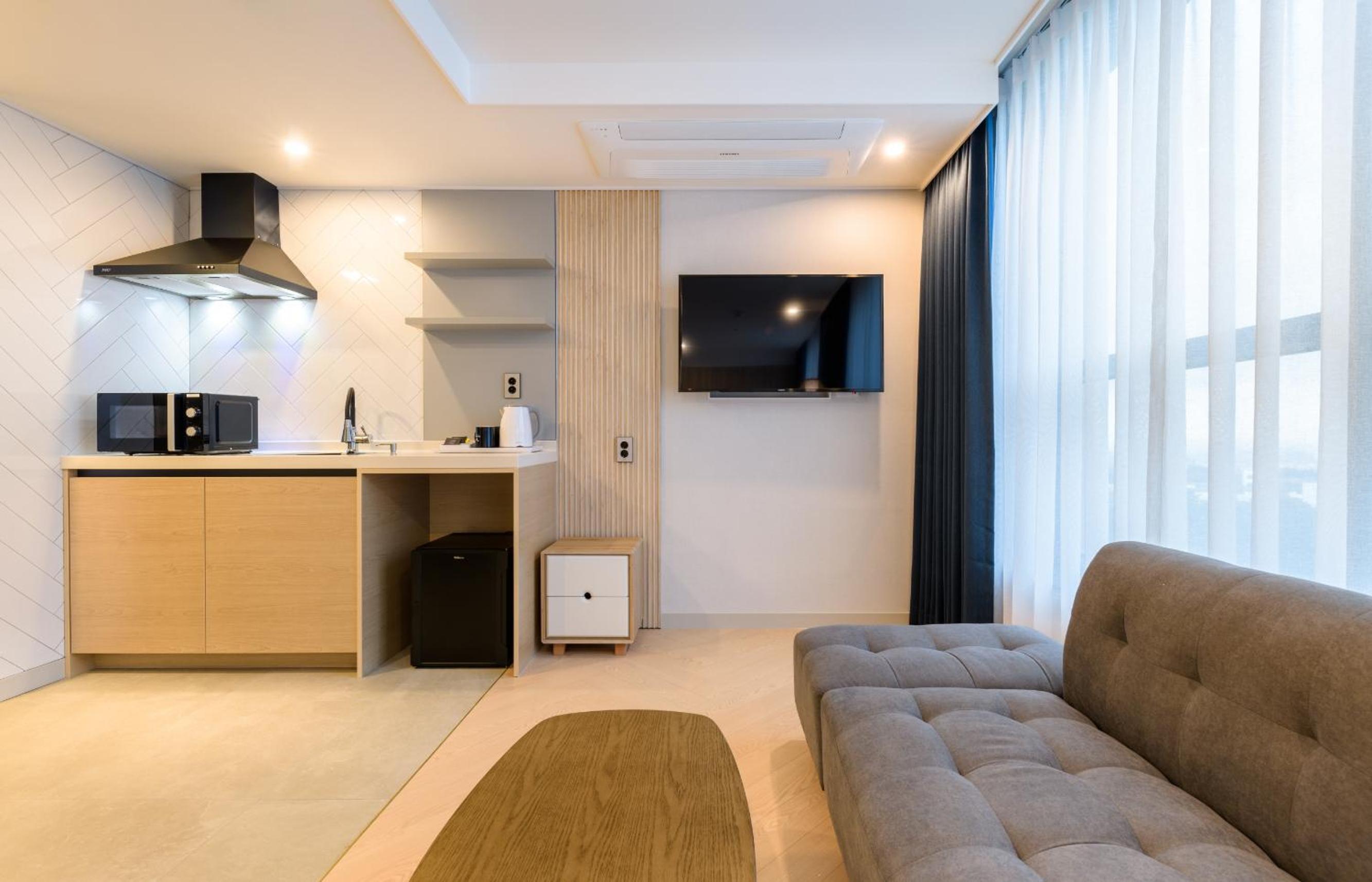 Deluxe Queen Room
