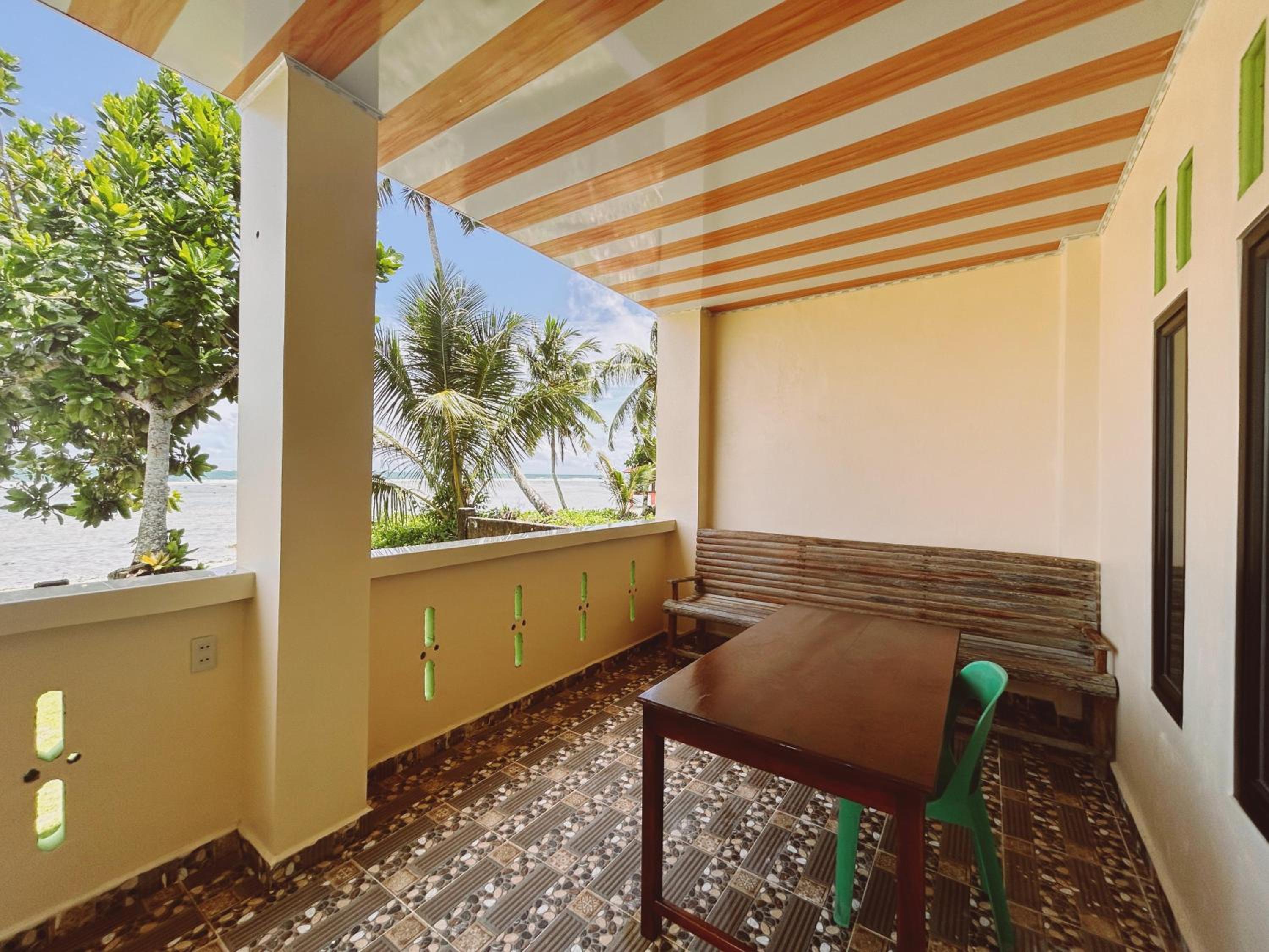 Deluxe Twin Room with Sea View - Photo 4