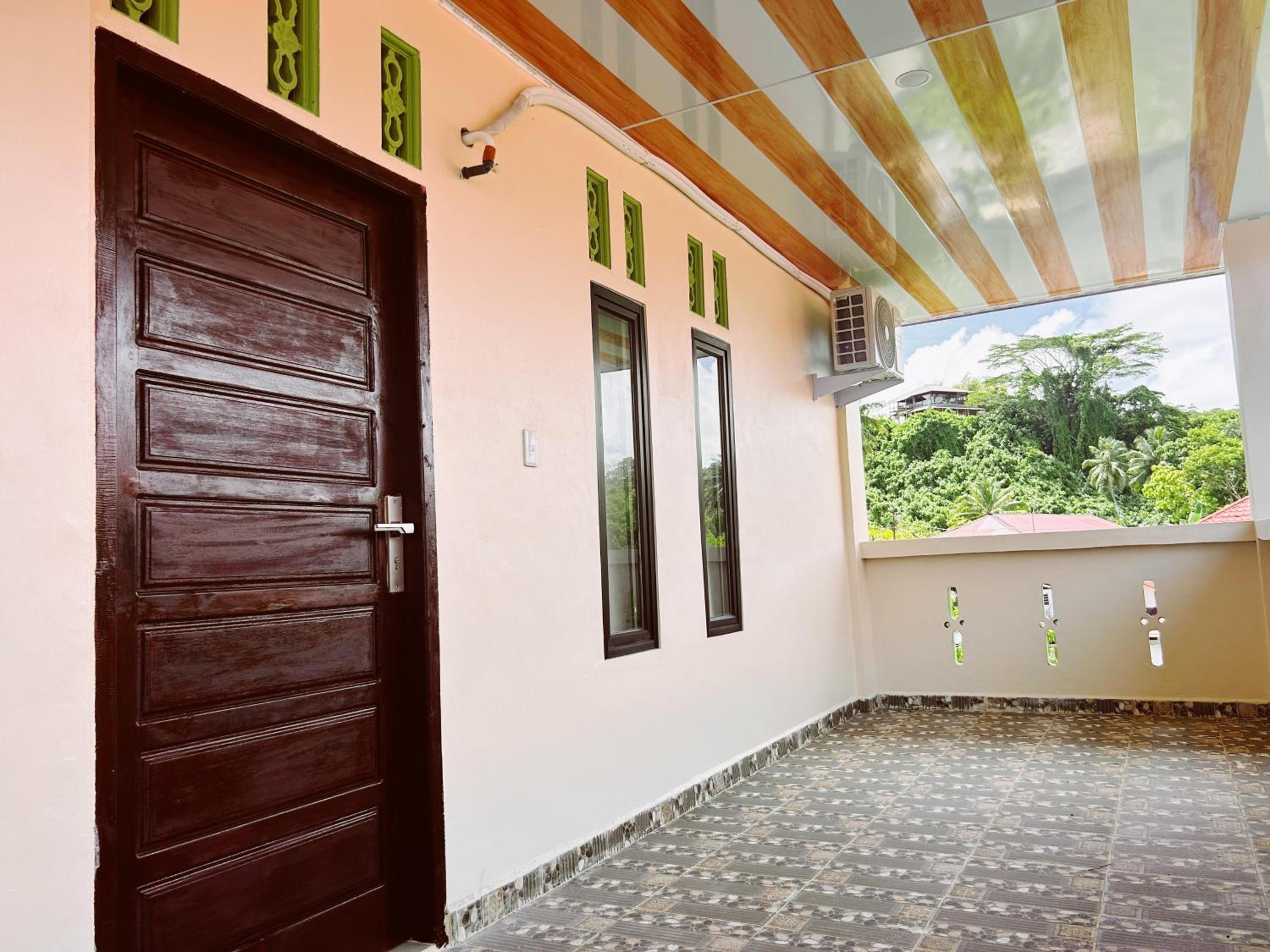Deluxe Twin Room with Sea View - Photo 2