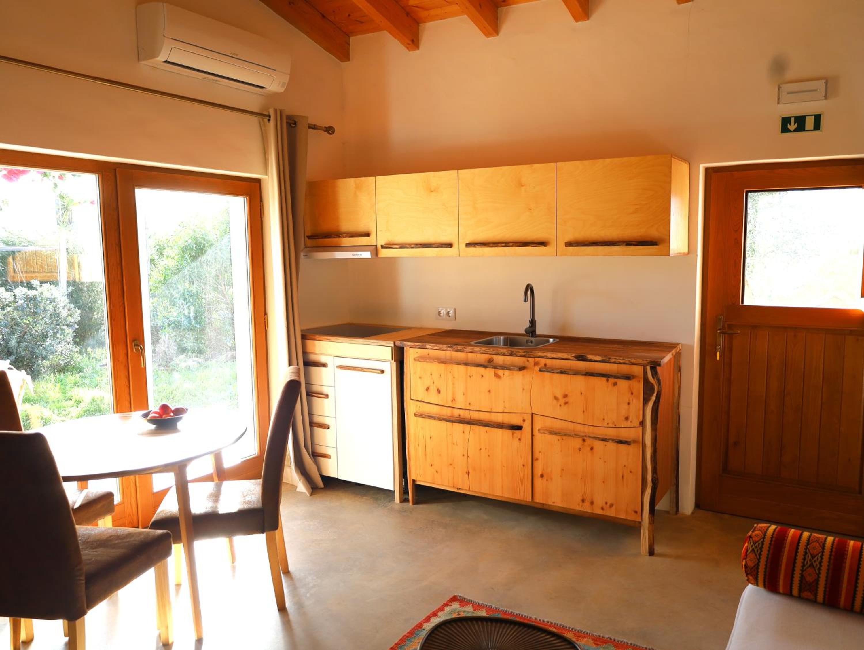 One-Bedroom Apartment with Pool View photo 3