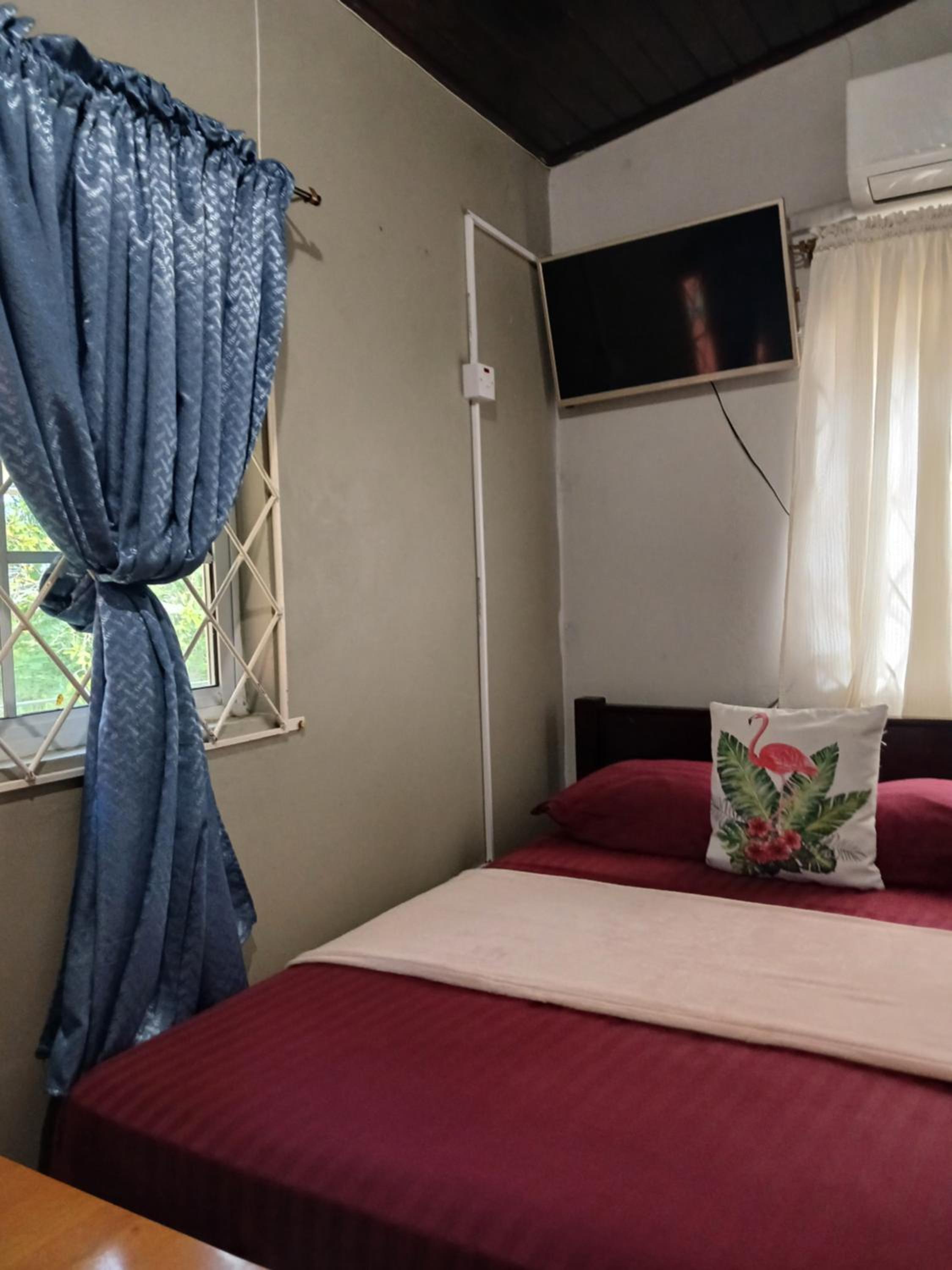 Deluxe Queen Suite