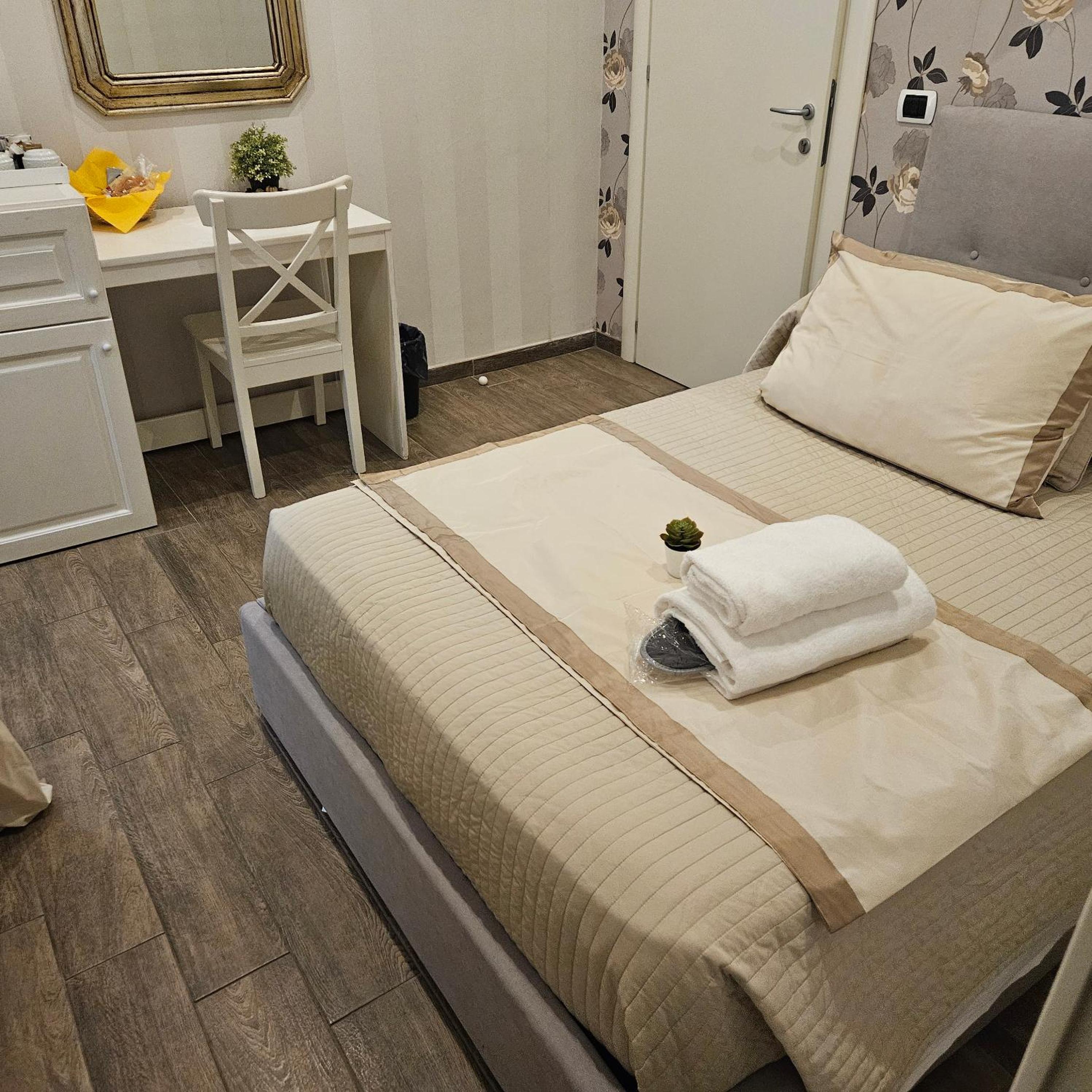 Single Room with Private External Bathroom photo 1