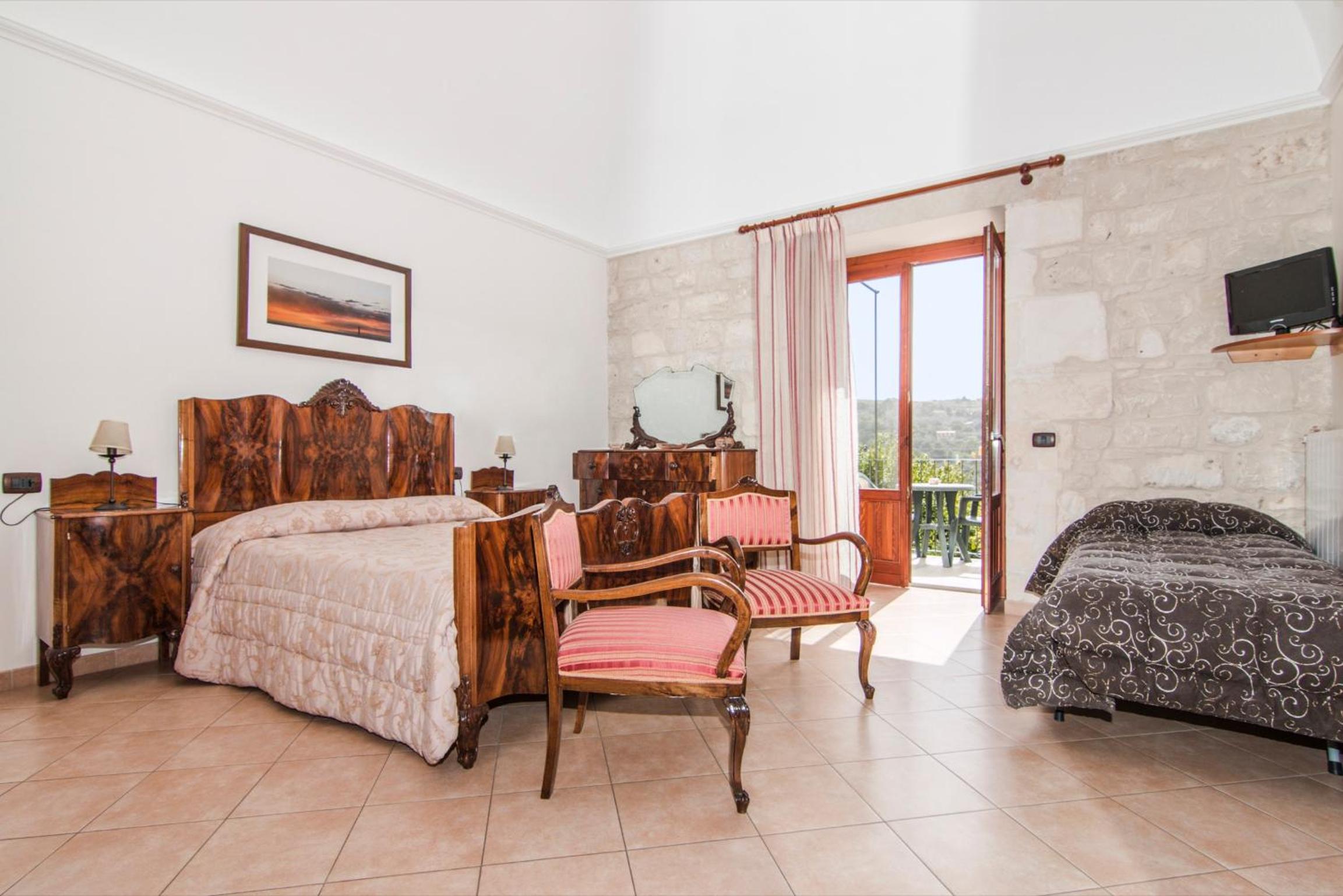 Double or Twin Room with Garden View photo 3
