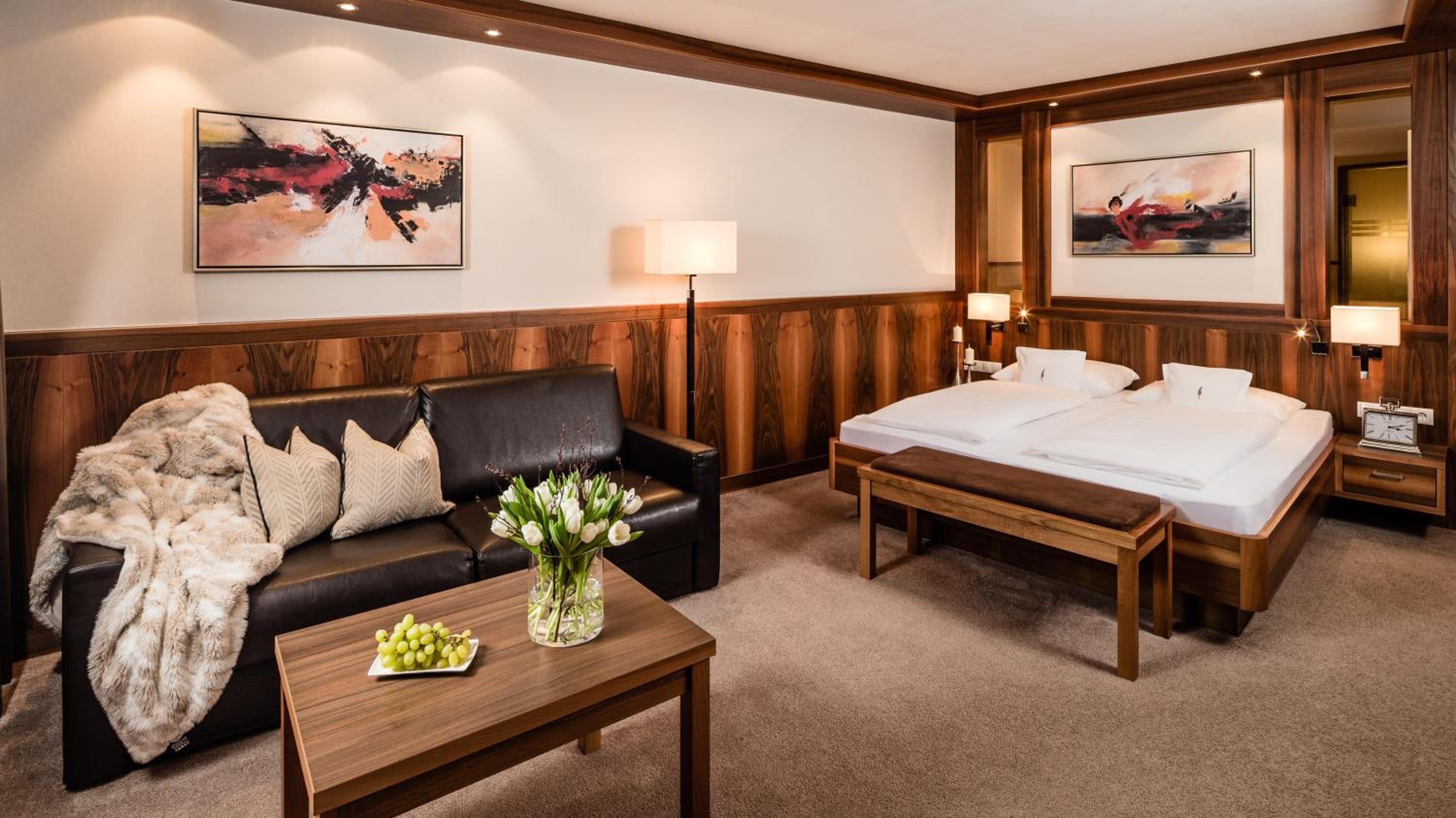 Suite with Balcony and Mountain View - Photo 1