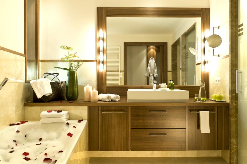 Suite with Balcony and Mountain View - Photo 2