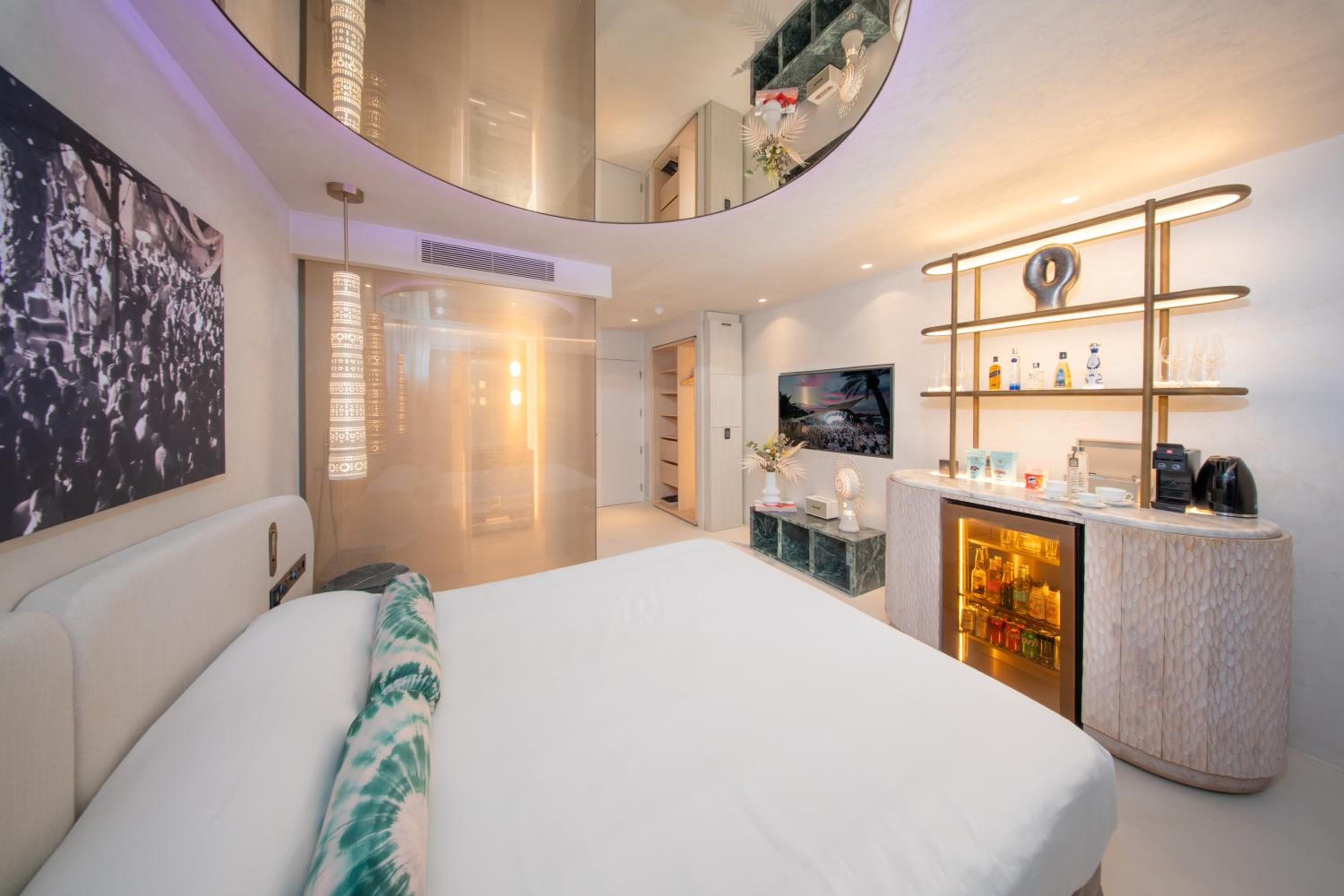 Luxe Room with Terrace- Entrance to Pacha Club Included photo 1