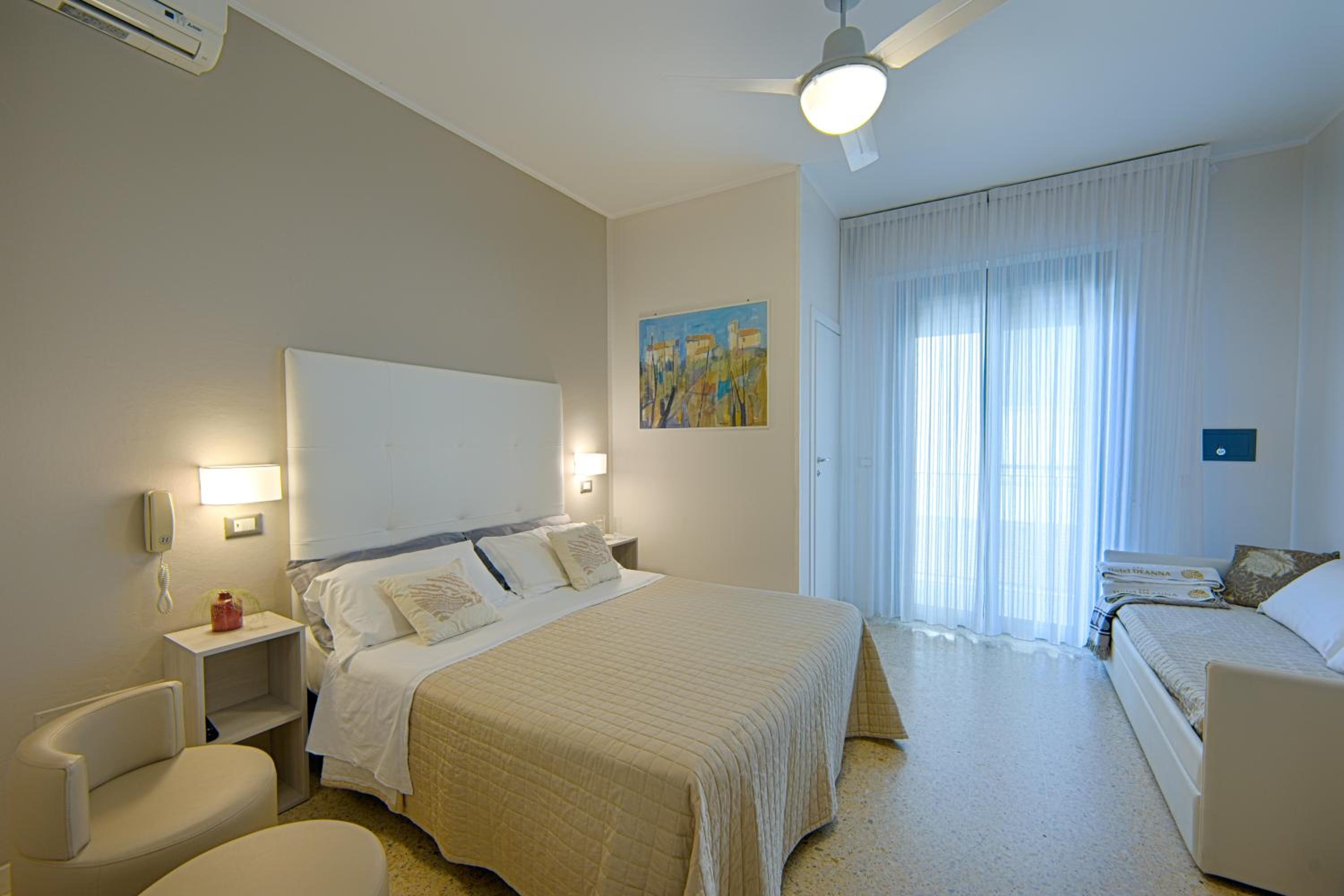 Standard Triple Room photo 2