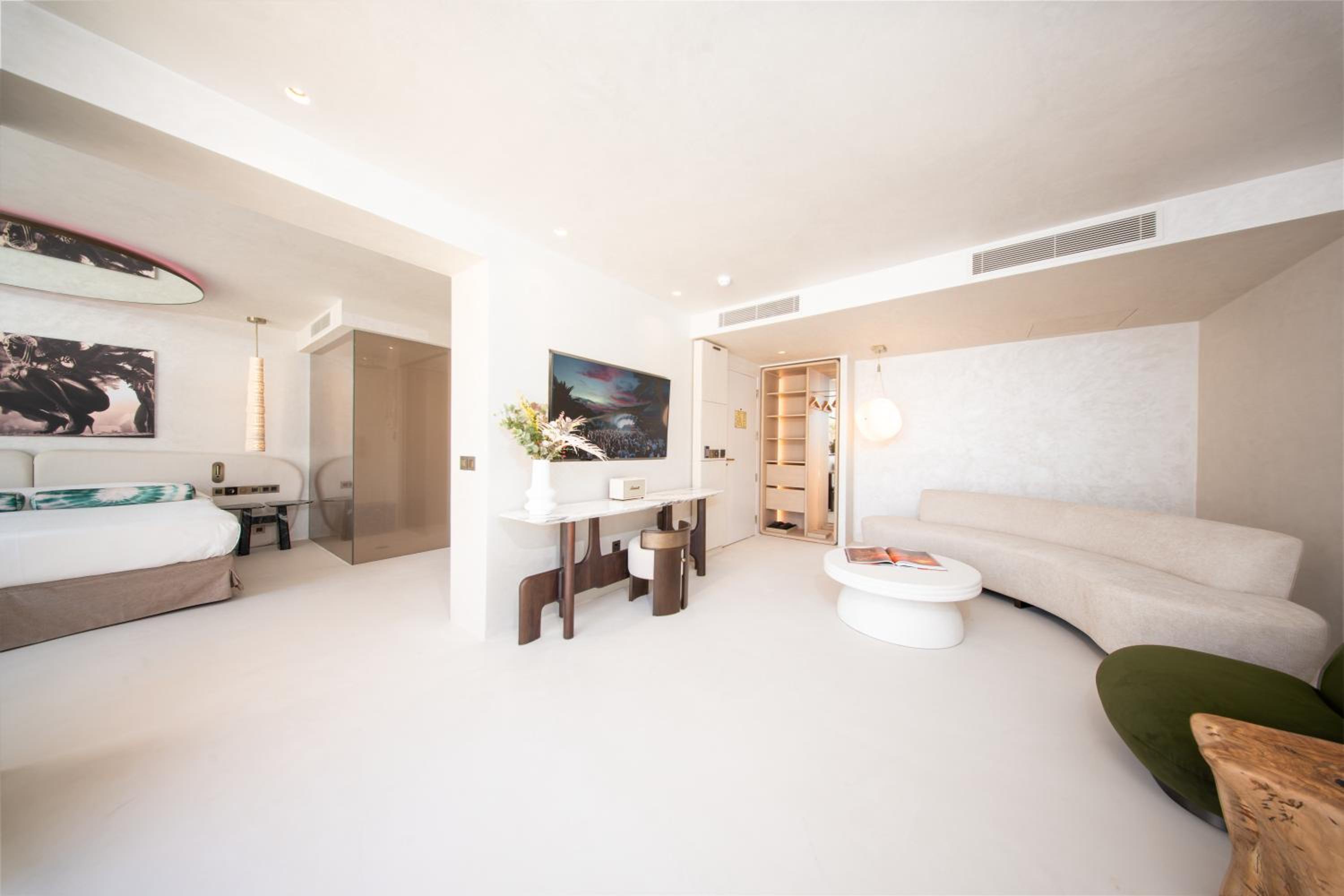 Junior Suite with Terrace- Entrance to Pacha Club Included photo 2