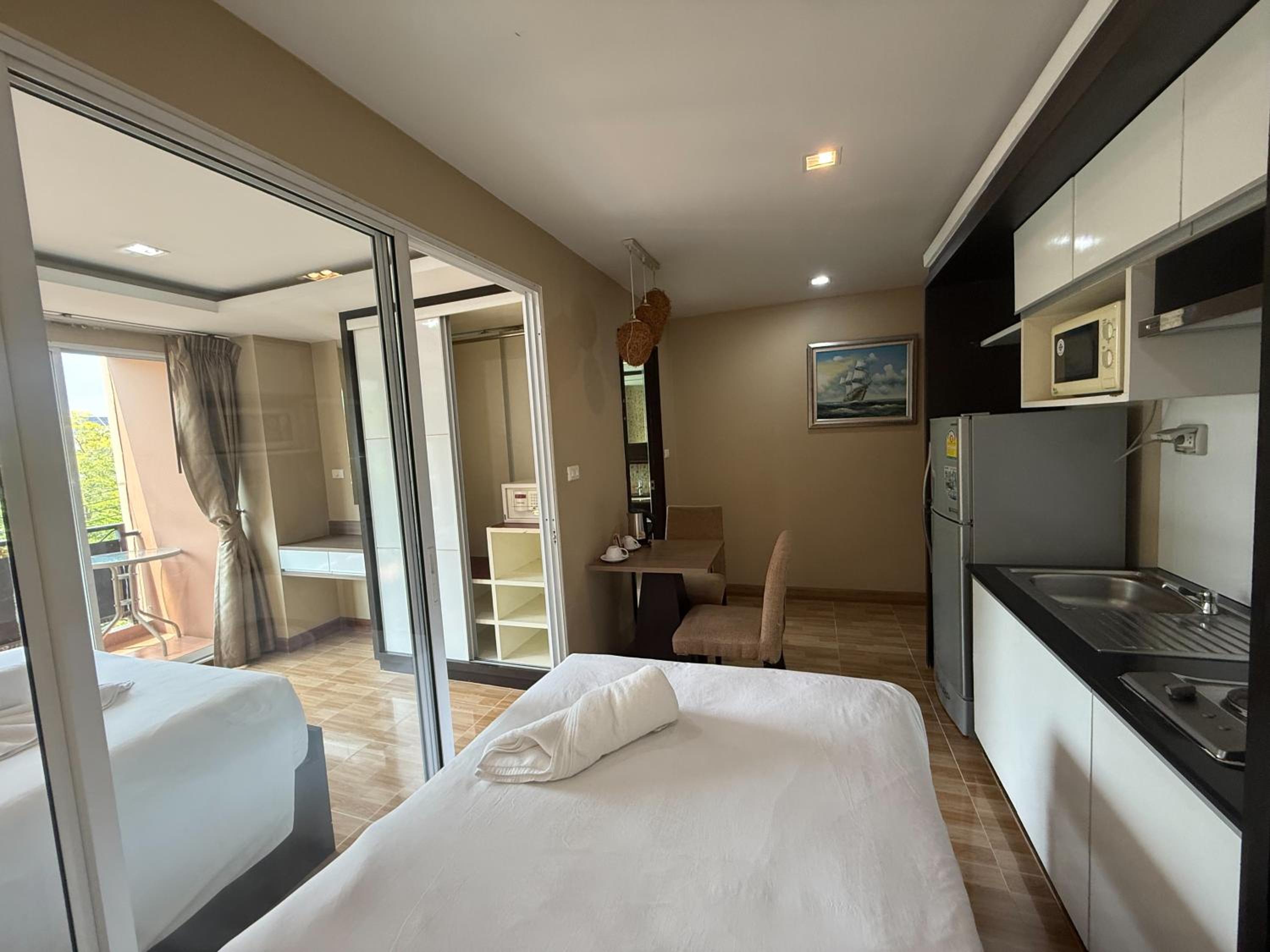 Double or Twin Room with Balcony photo 3