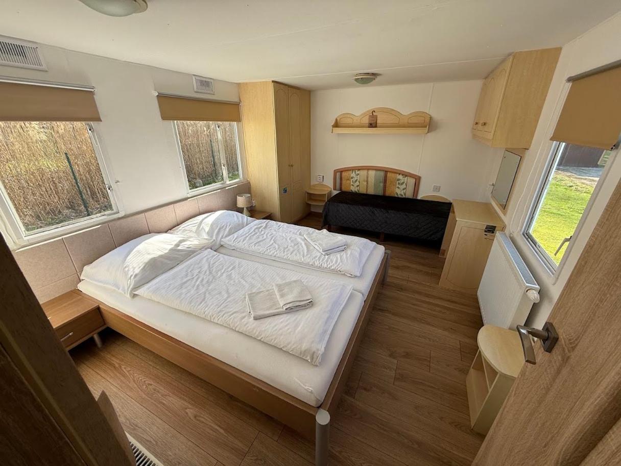 Mobile Home - Photo 4