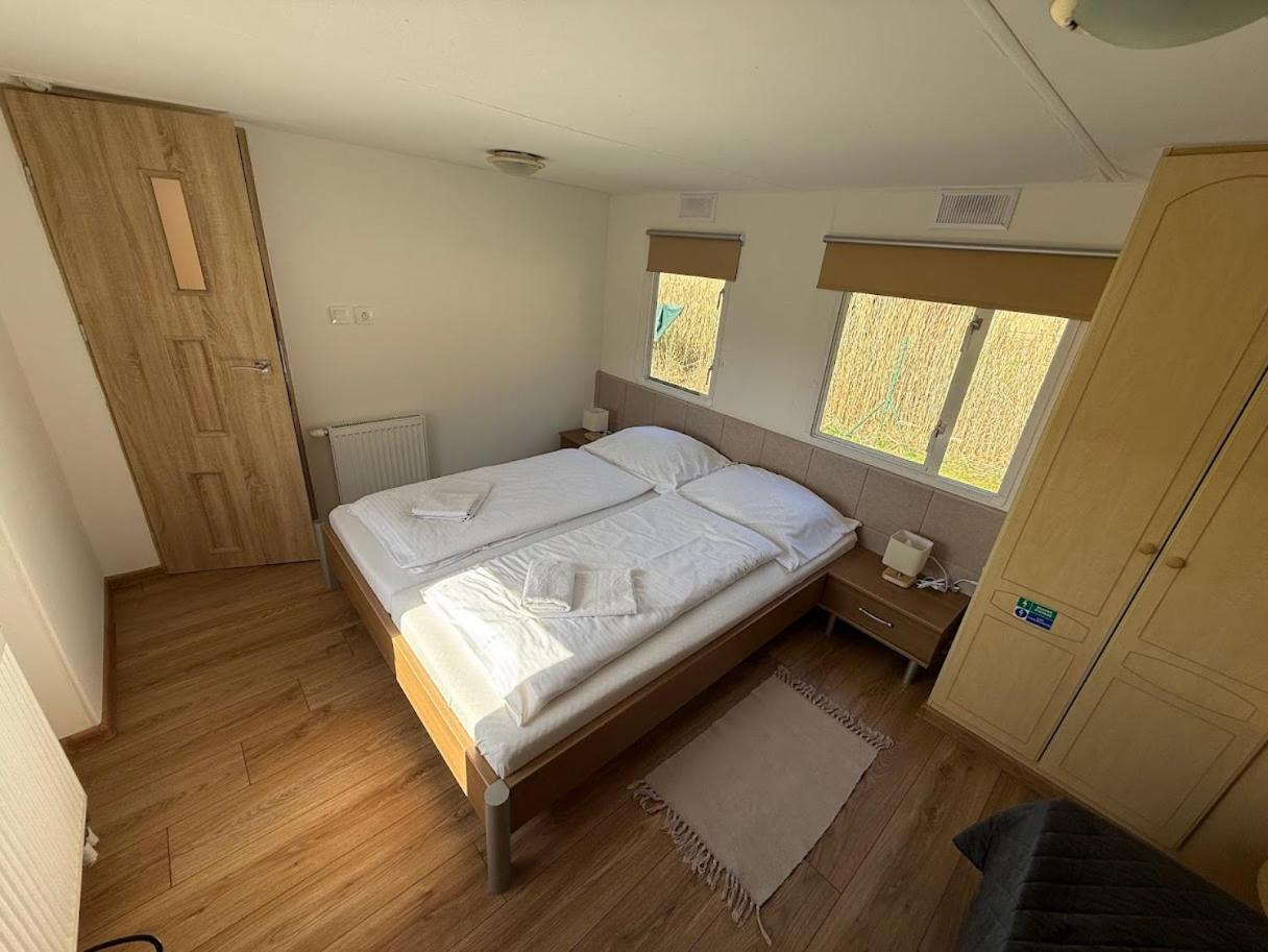 Mobile Home - Photo 3