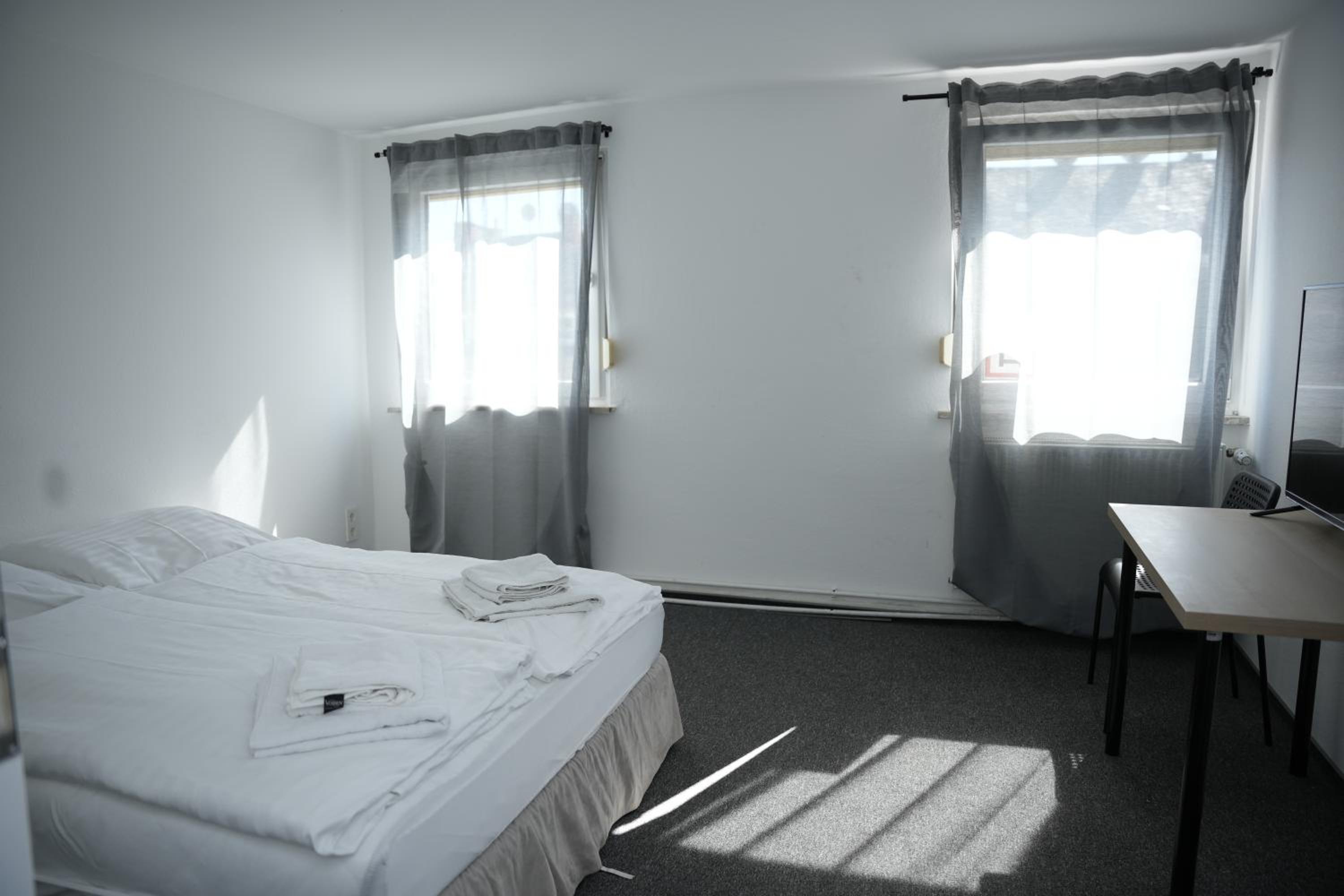 Double Room With Private Bathroom - Photo 2