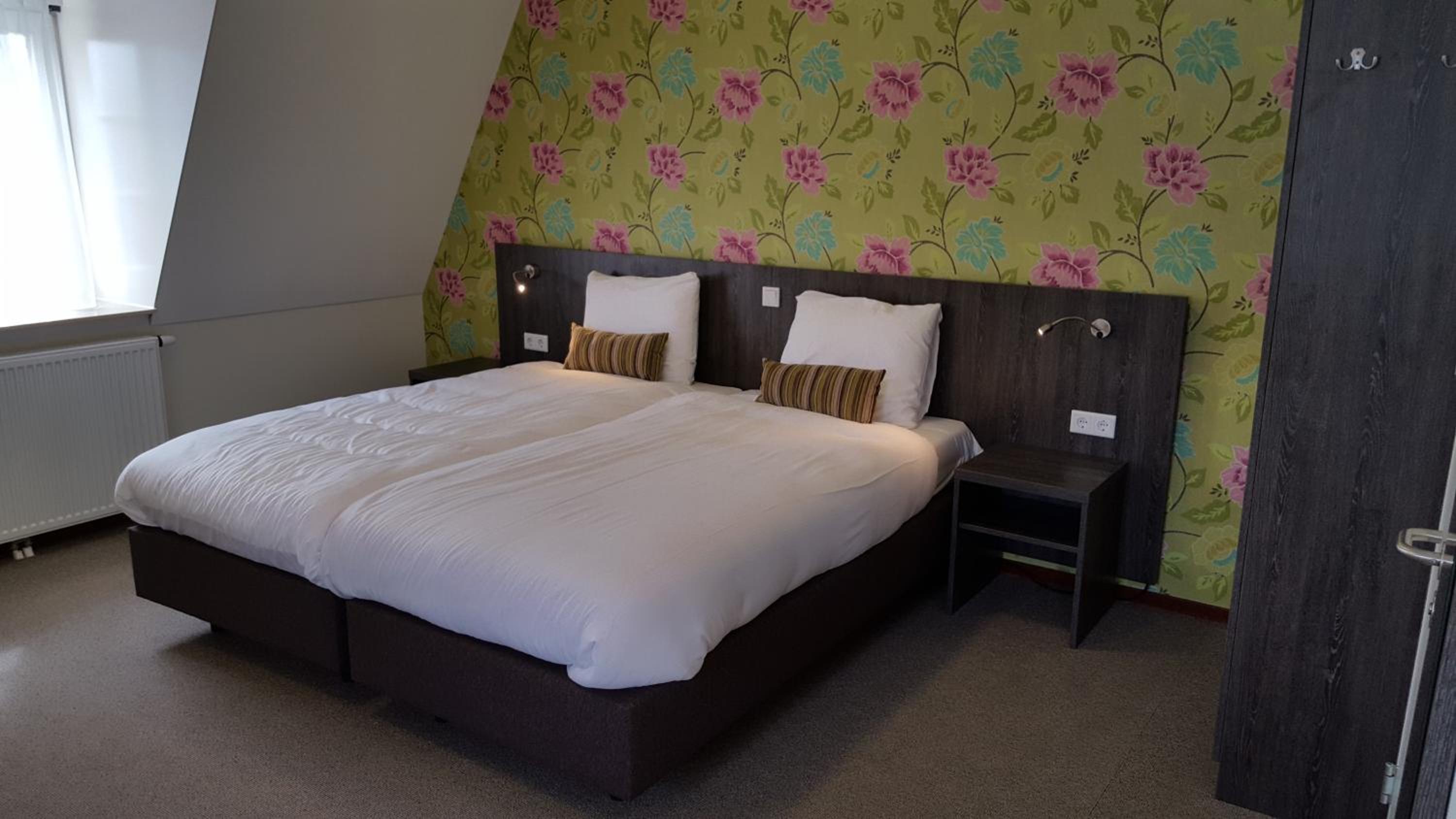 Standard Double Room with Two Single Beds - Photo 4