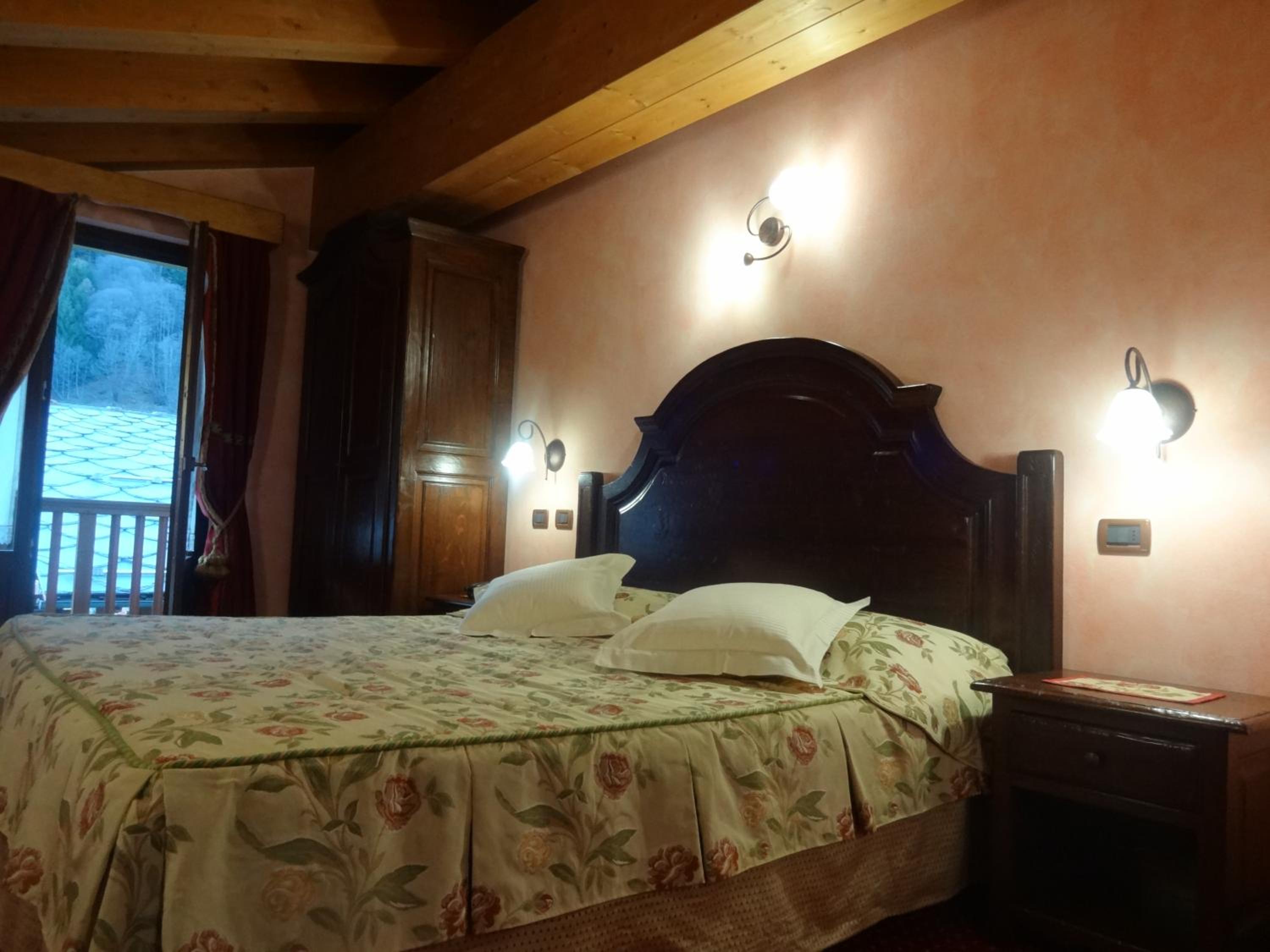 Double or Twin Room - Photo 4