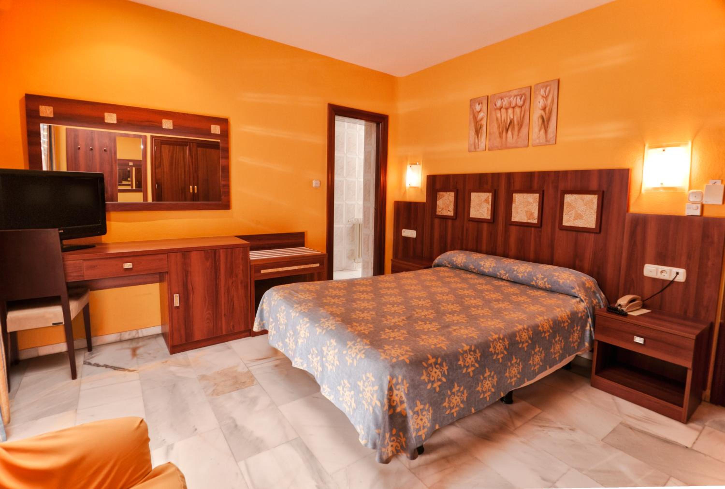 Family Room with Spa Access photo 3