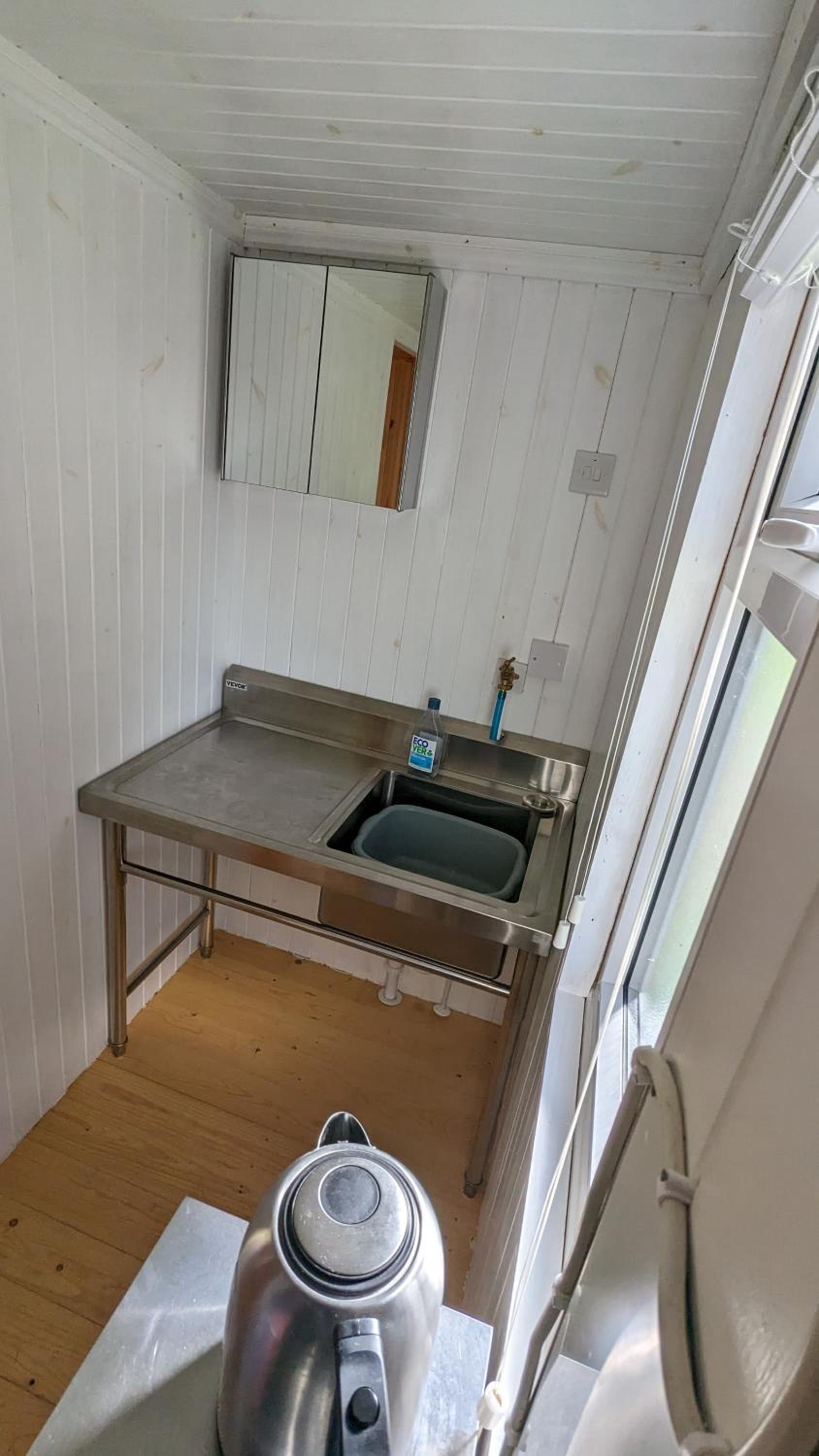 Double Room with Shared Bathroom photo 3