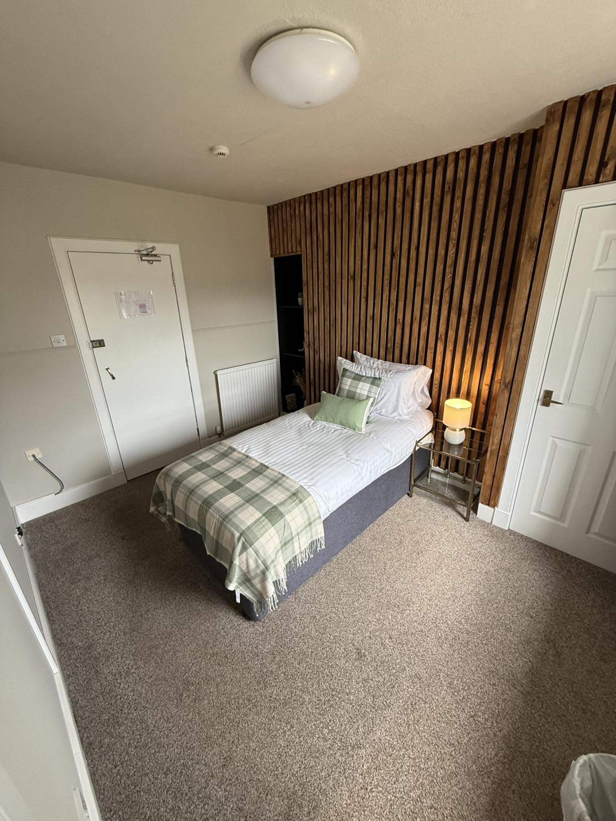 Single Room - Photo 3