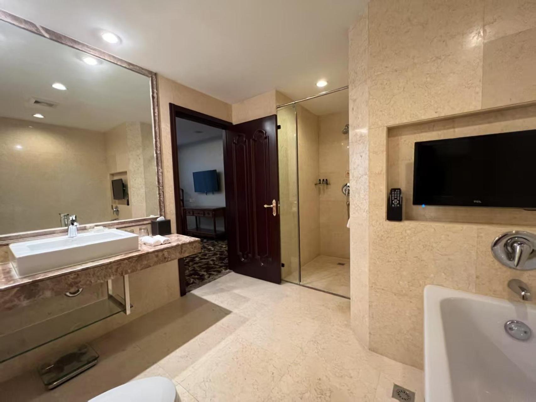 Classic Family Suite(30% discount in Chinese Restaurant except drinks and sea food)
