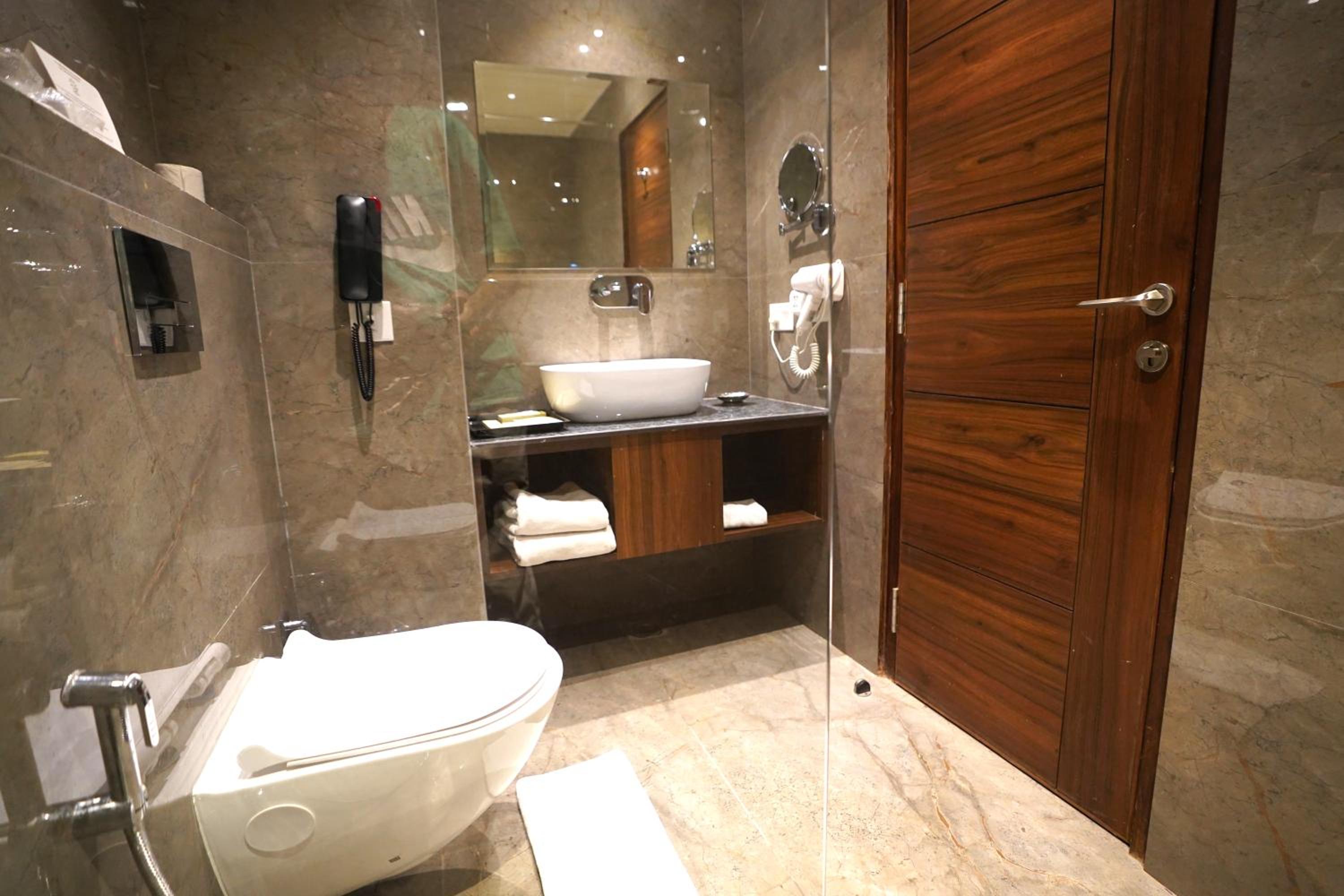 Deluxe Room - Photo 4