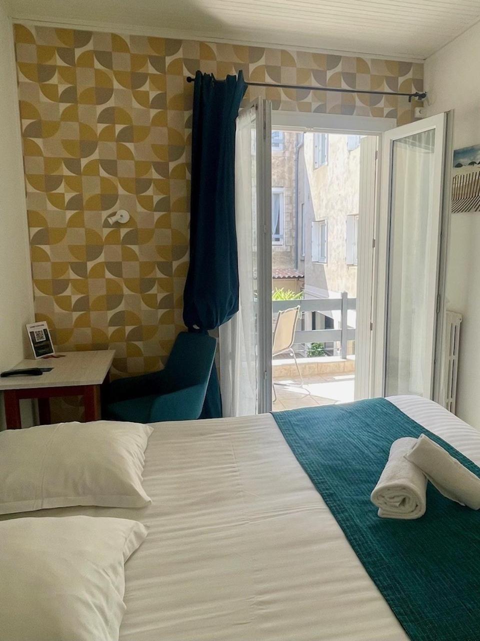 Deluxe Double Room with Balcony photo 3