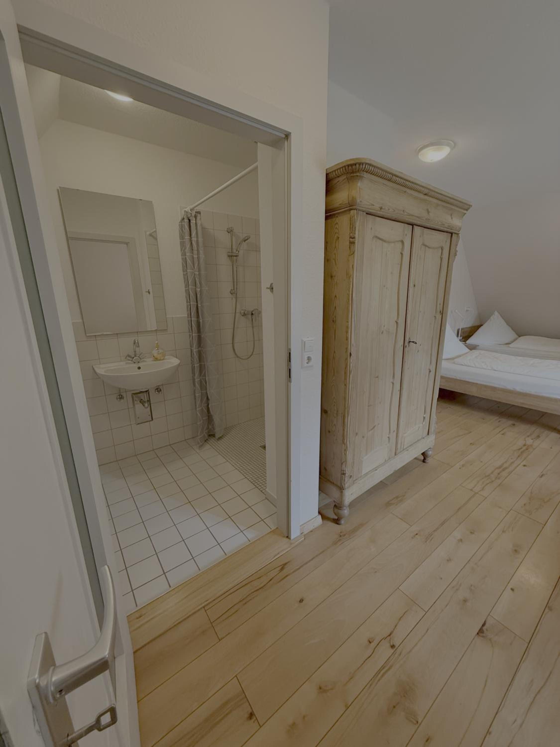 Quadruple Room with Private Bathroom photo 3