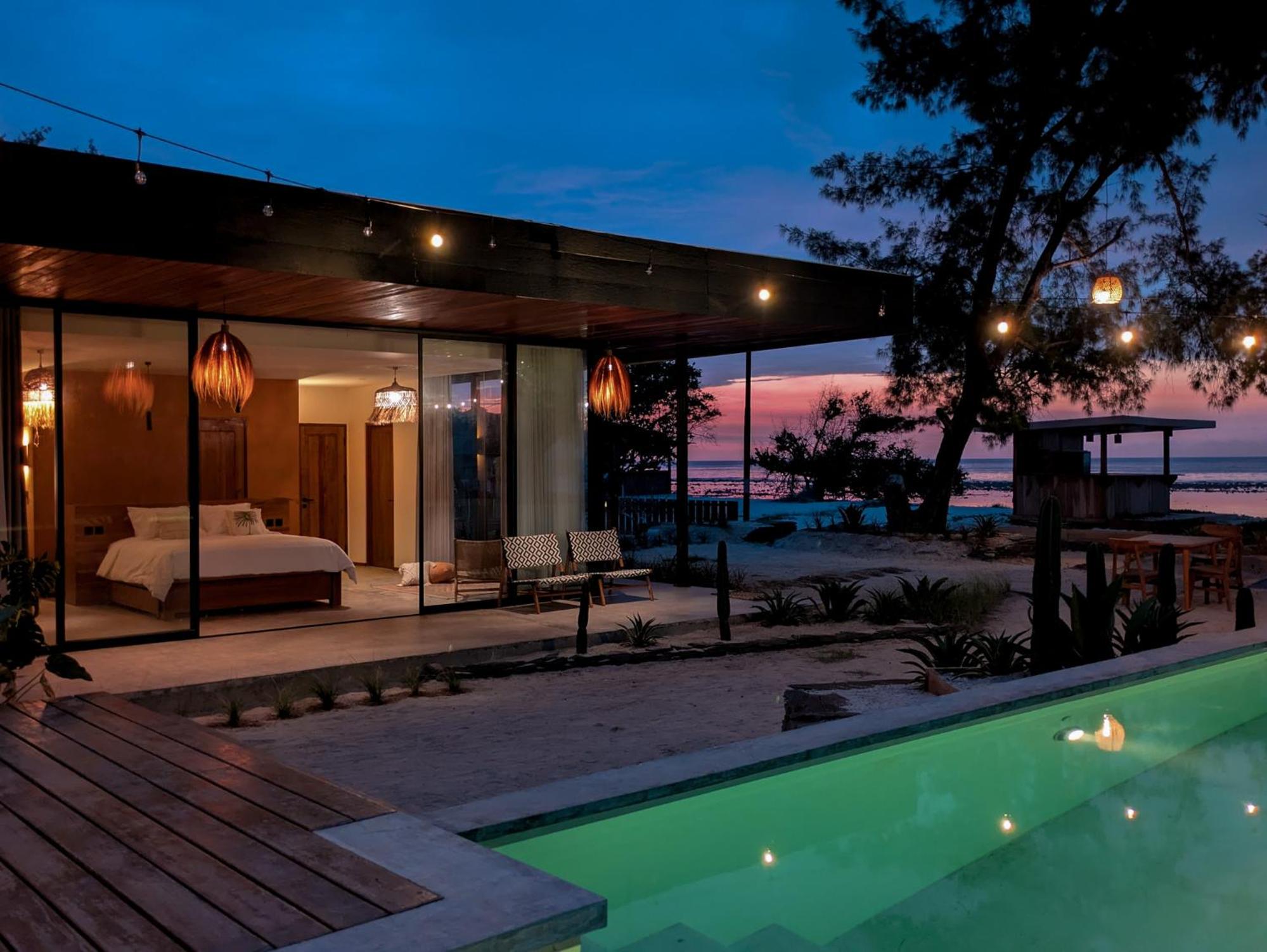 Bungalow - Water Front  photo 2