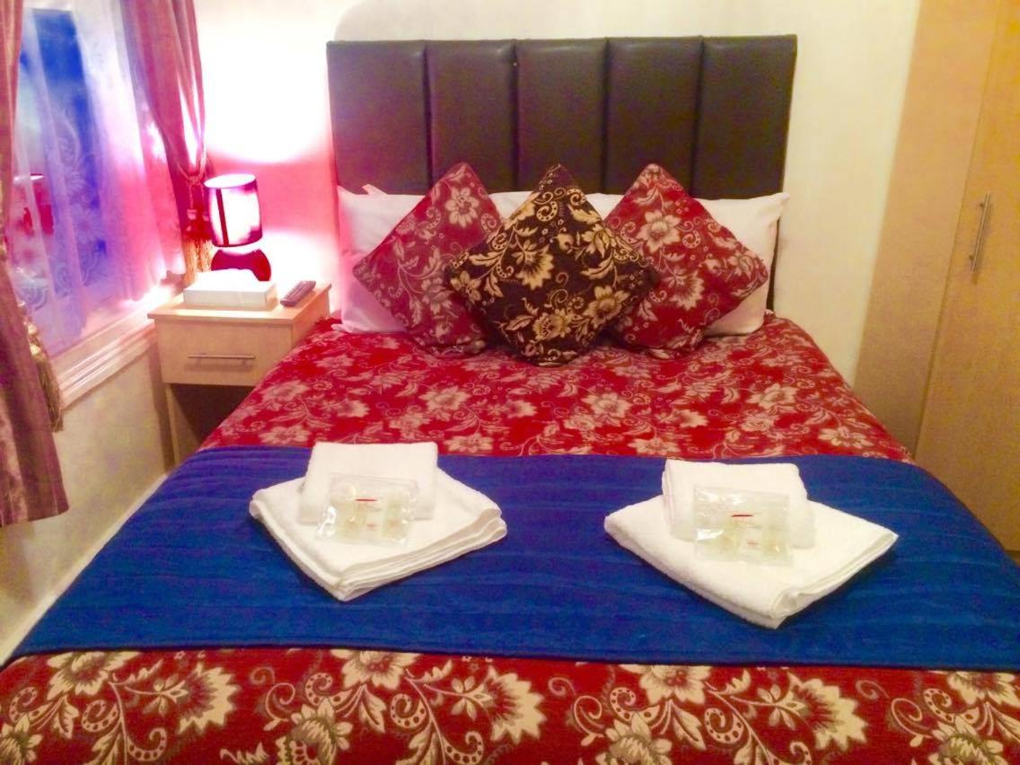 Double Room with Shared Bathroom photo 1